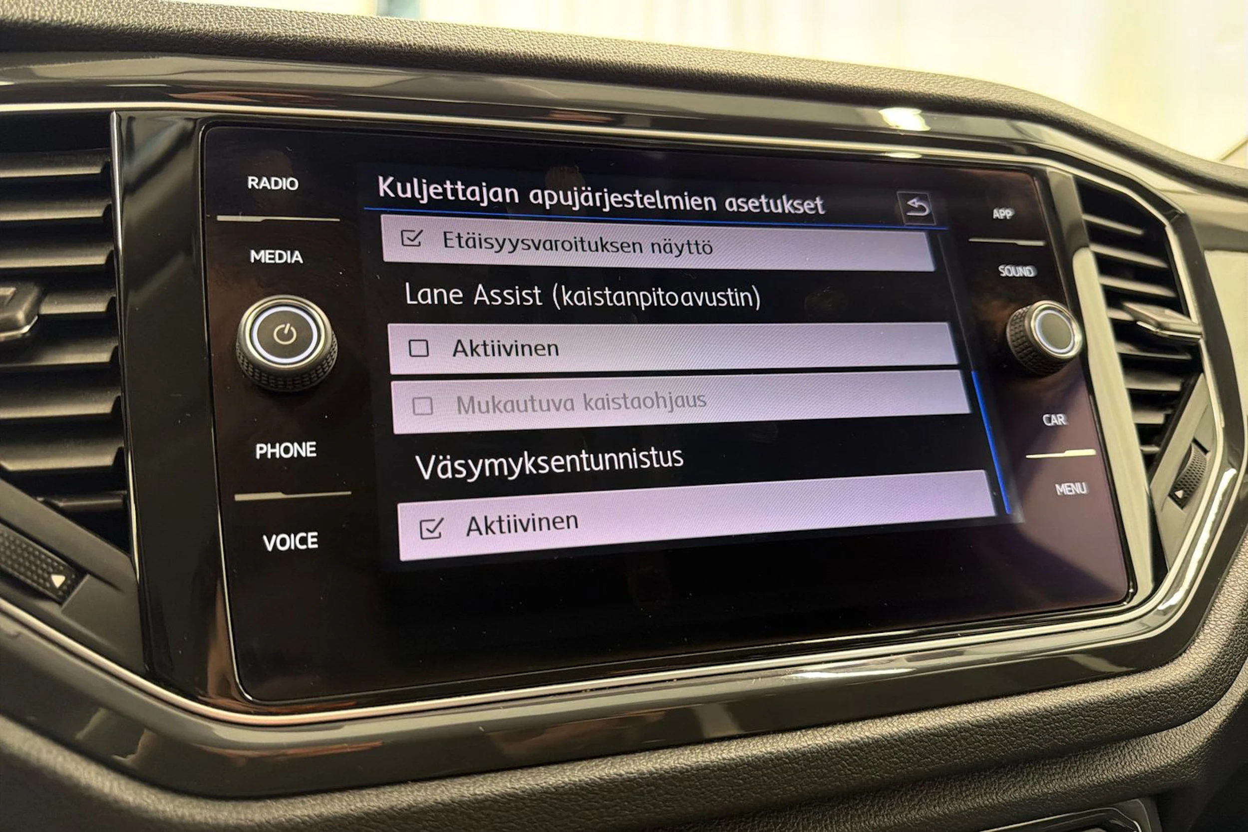 musta Volkswagen T-Roc 2020 kuva 27.