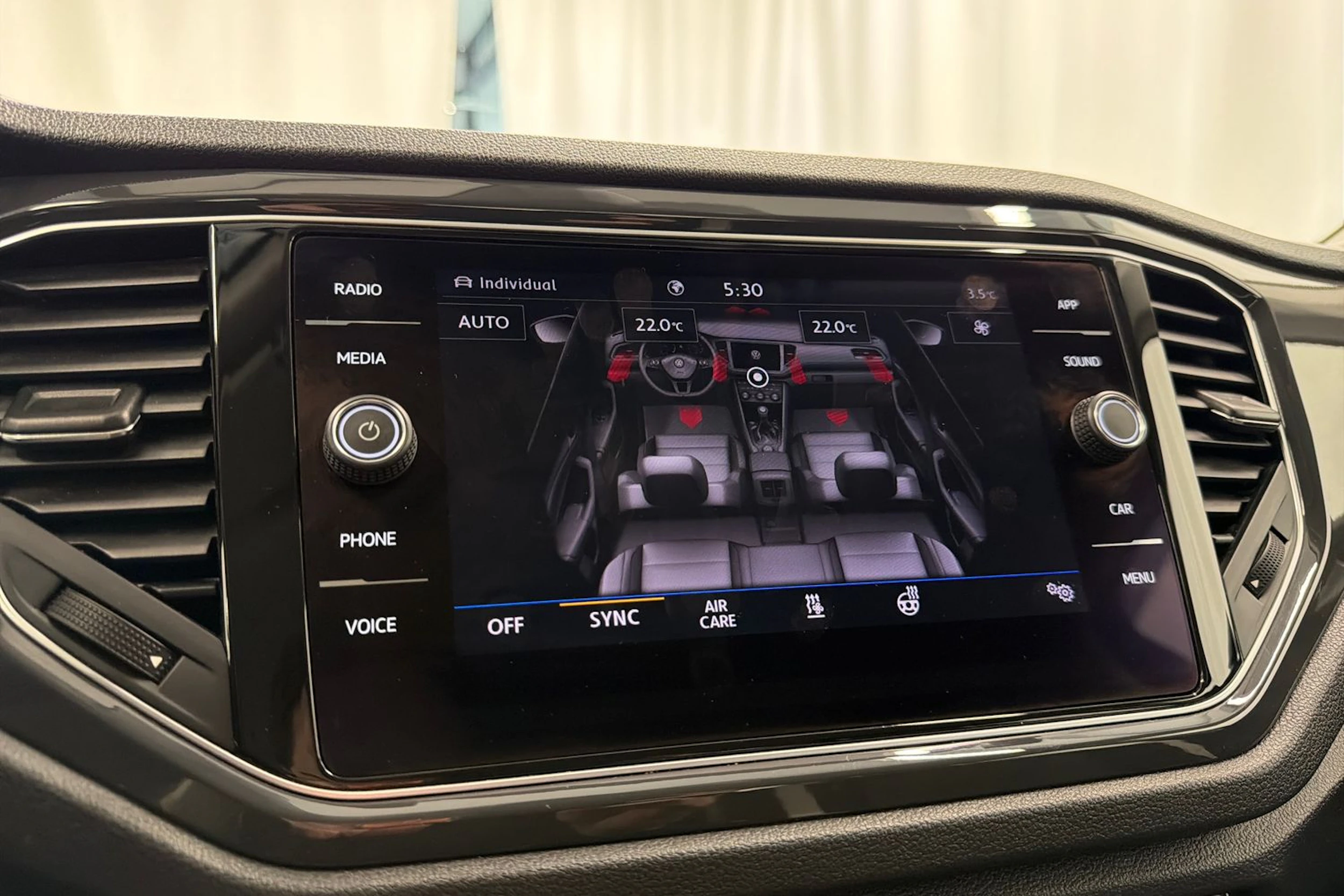 musta Volkswagen T-Roc 2020 kuva 30.