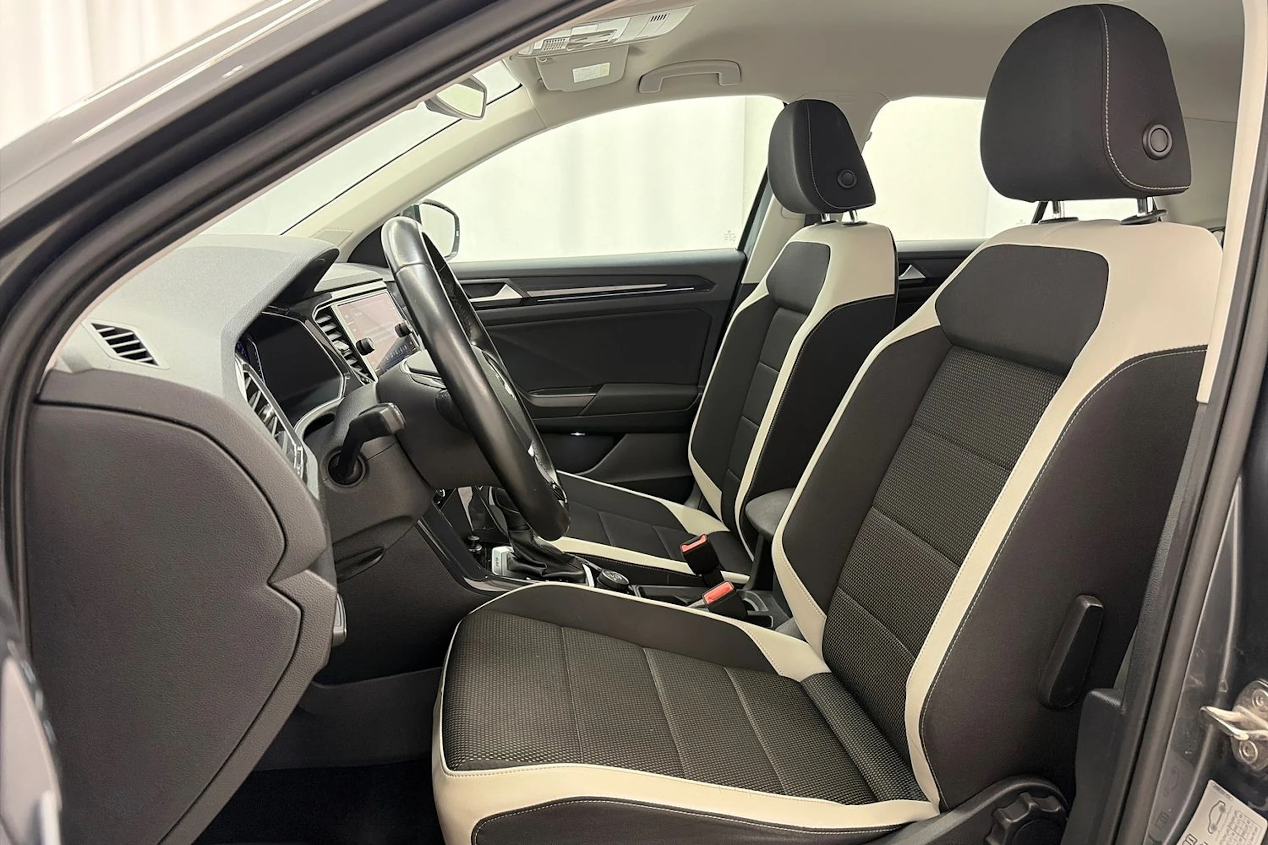 harmaa Volkswagen T-Roc 2020 kuva 13.