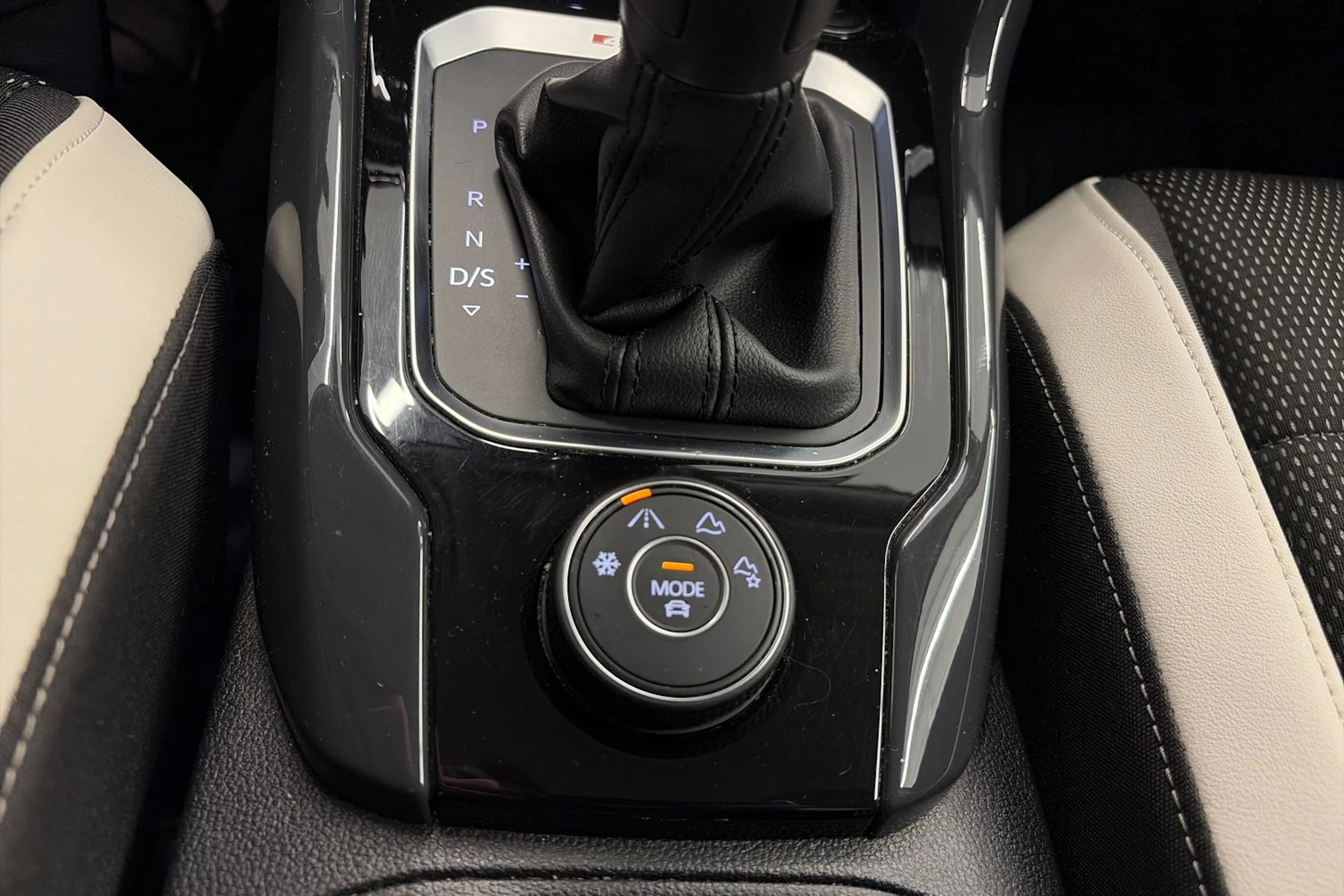 harmaa Volkswagen T-Roc 2020 kuva 25.