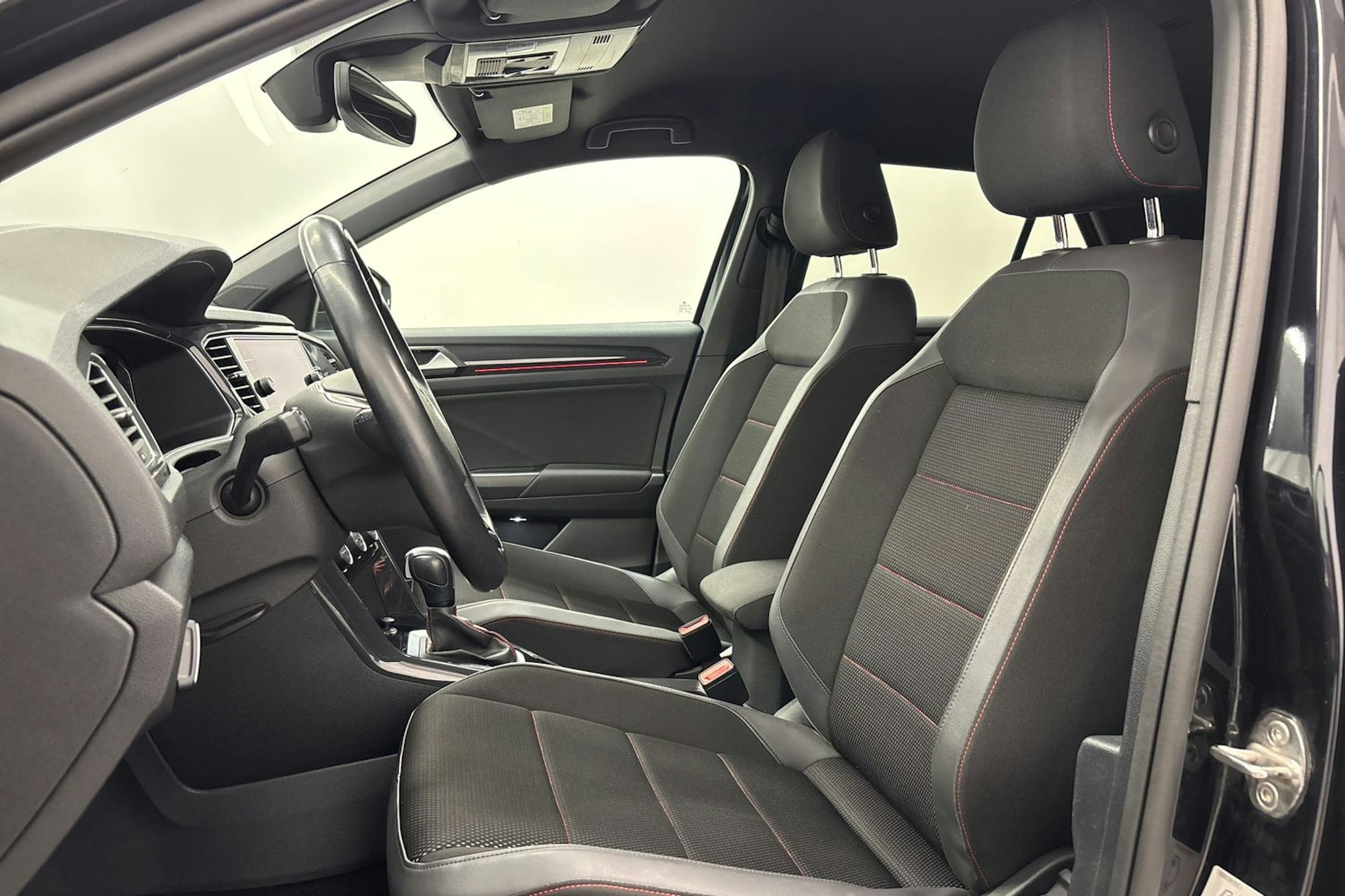 met. musta Volkswagen T-Roc 2020 kuva 14.