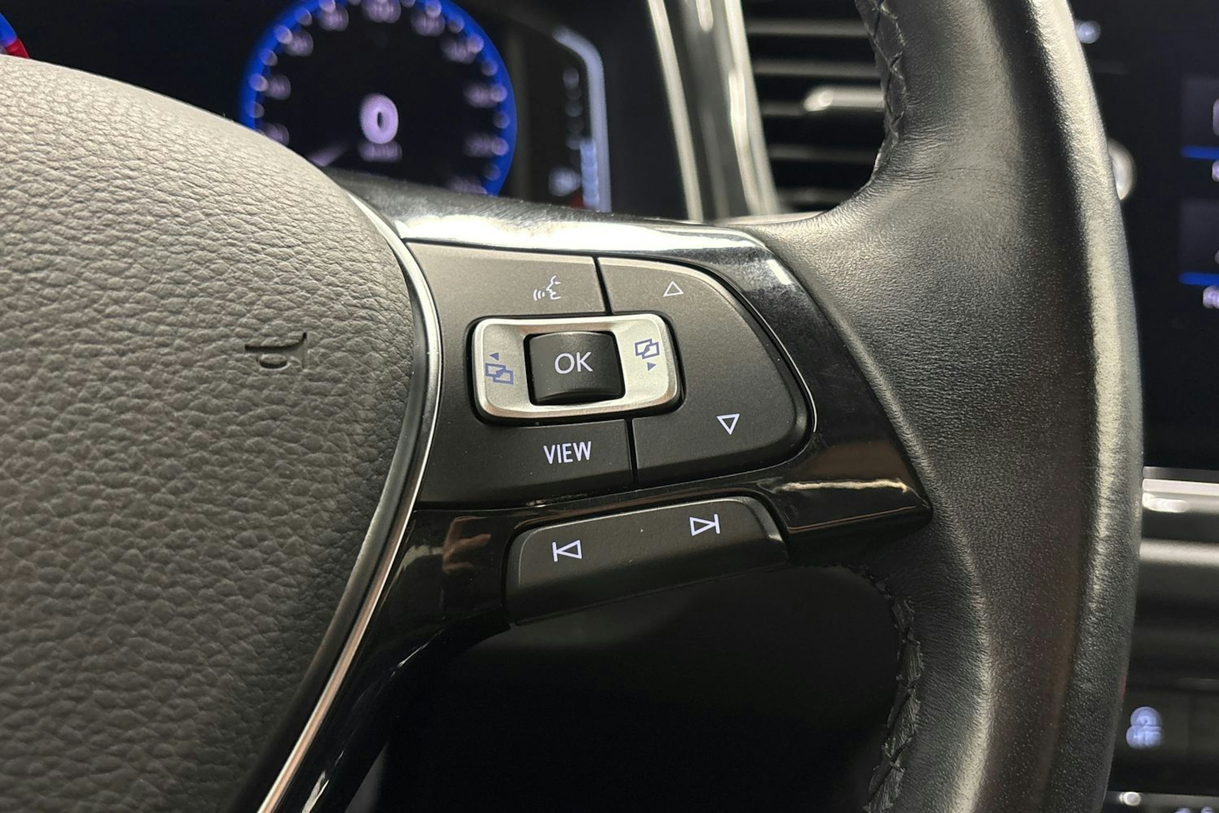 met. musta Volkswagen T-Roc 2020 kuva 17.