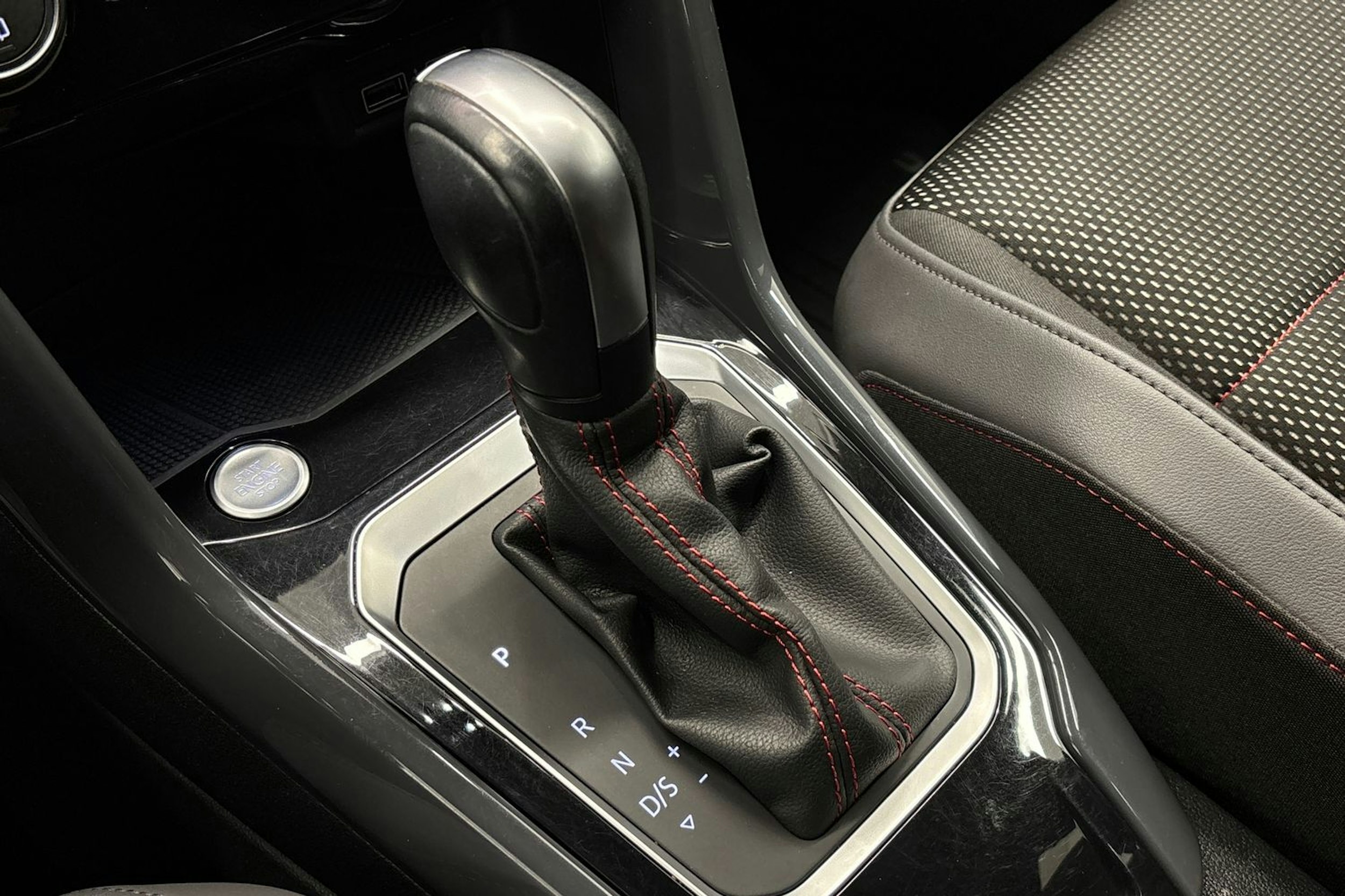 met. musta Volkswagen T-Roc 2020 kuva 24.