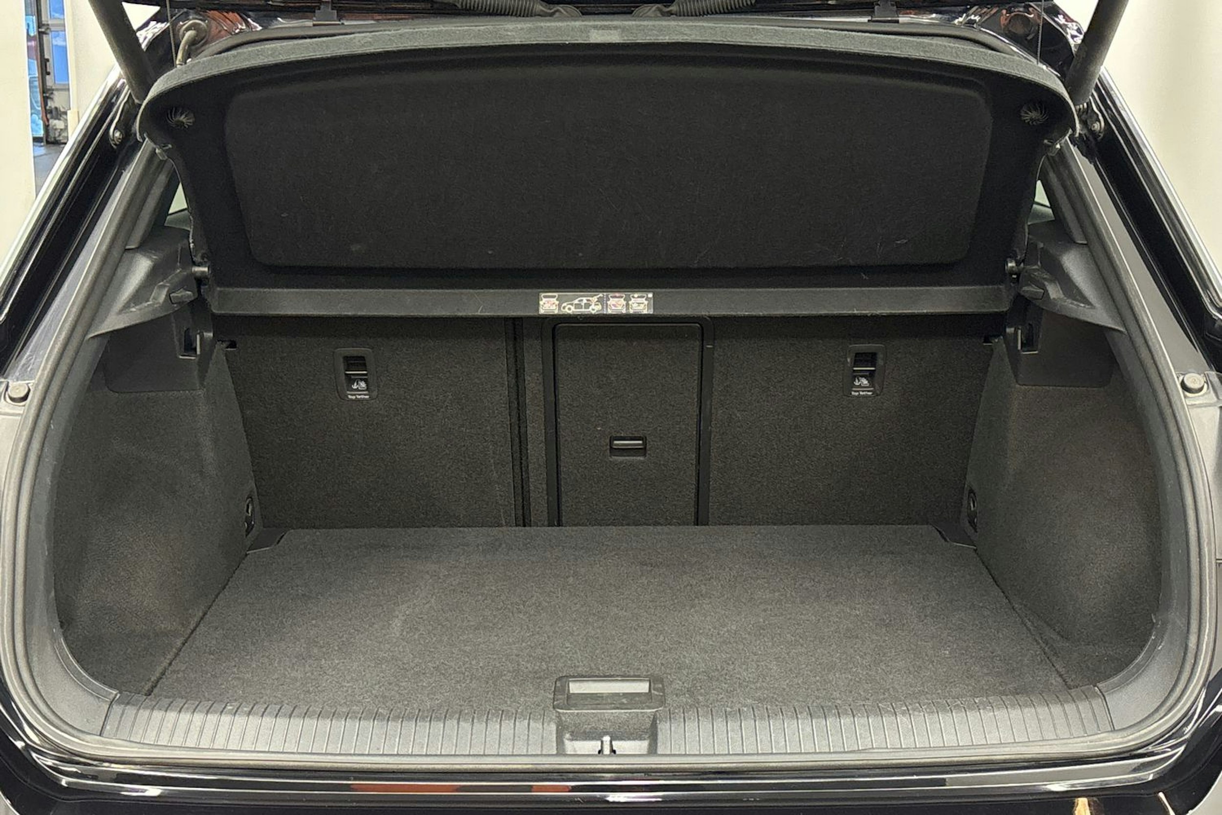 met. musta Volkswagen T-Roc 2020 kuva 25.