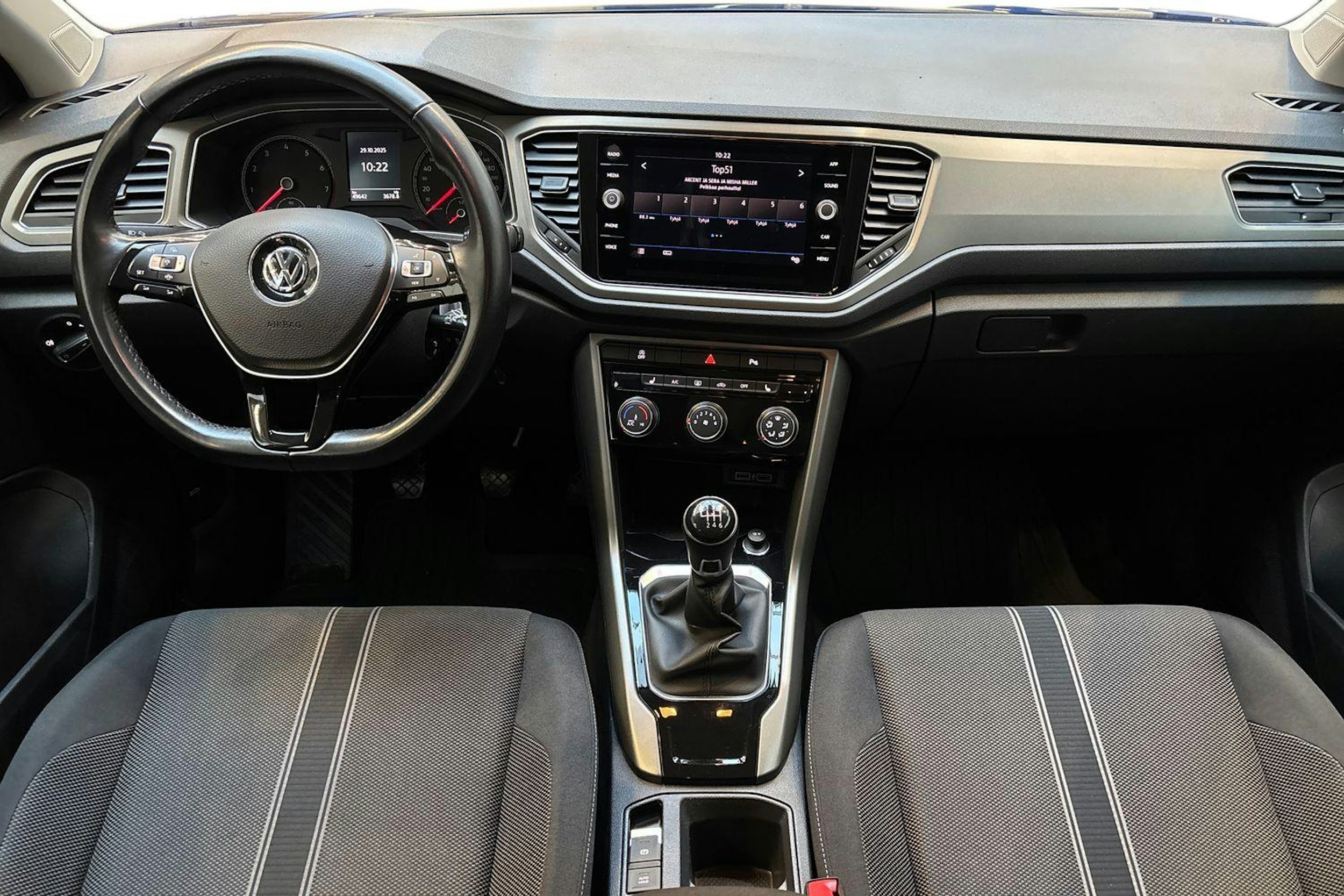 sininen Volkswagen T-Roc 2020 kuva 9.