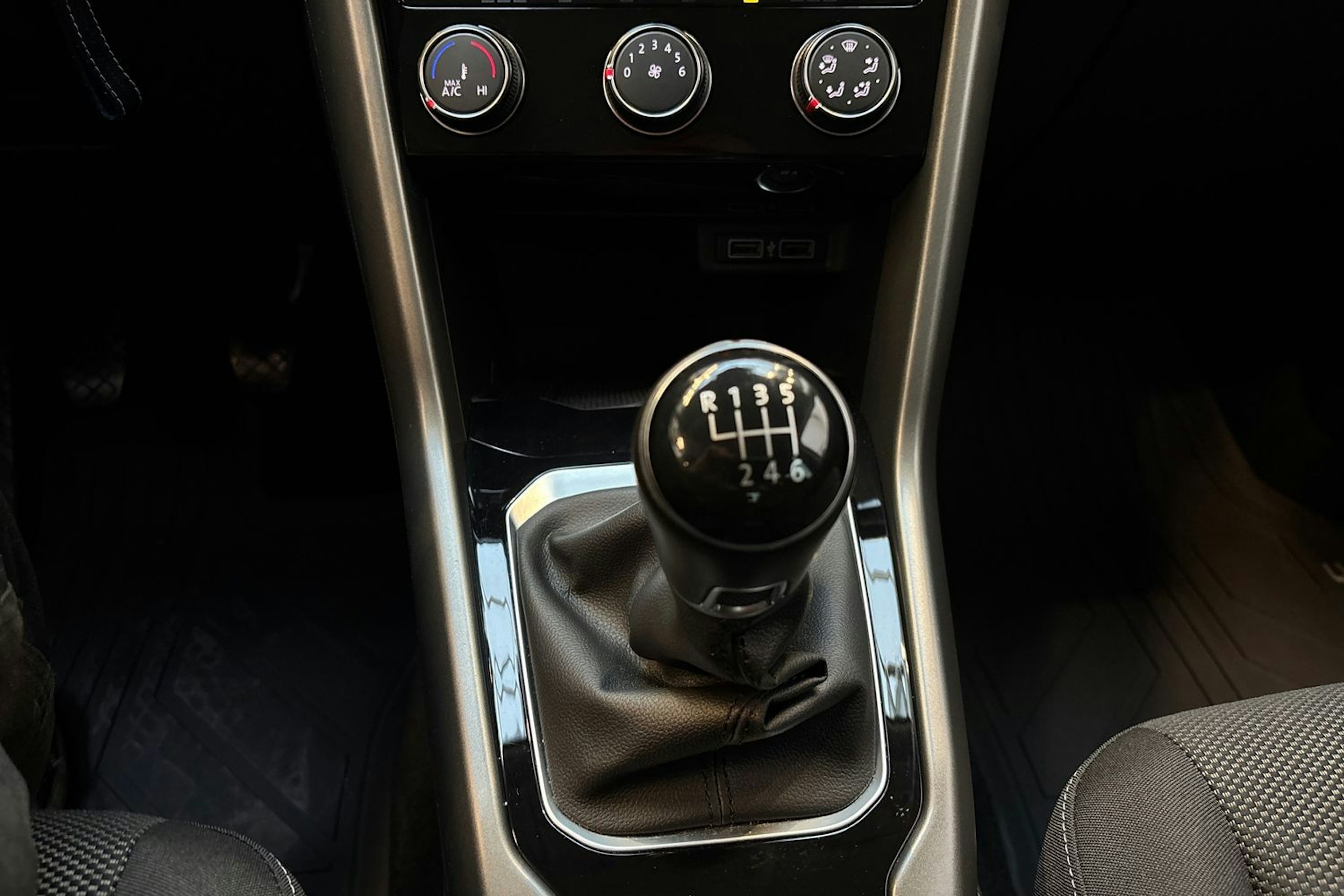 sininen Volkswagen T-Roc 2020 kuva 22.