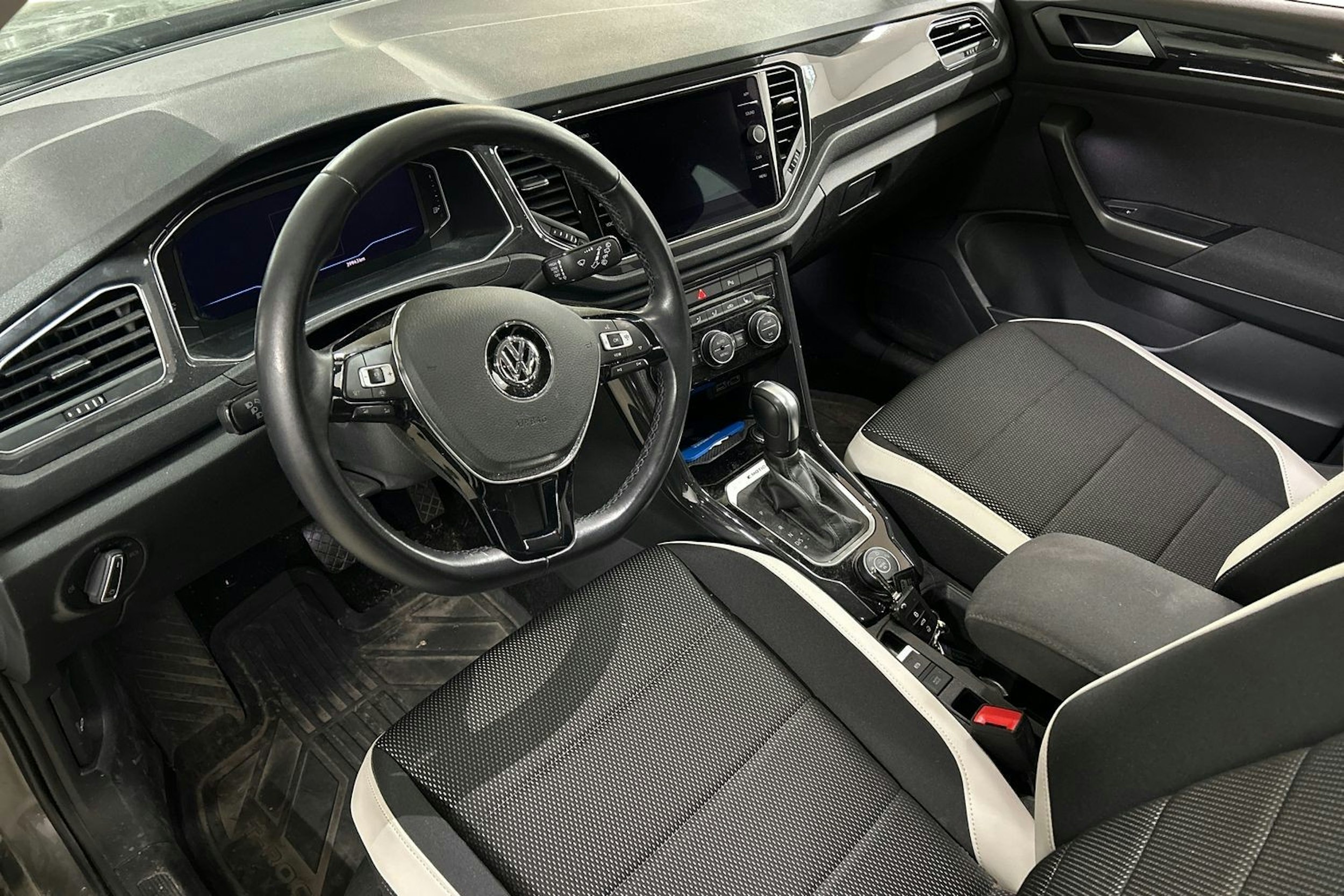 Harmaa Volkswagen T-Roc 2020 kuva 3.