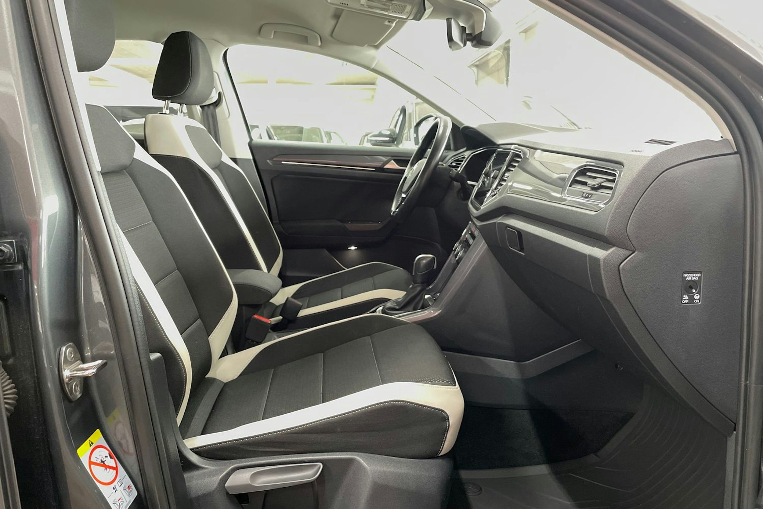 Harmaa Volkswagen T-Roc 2021 kuva 14.