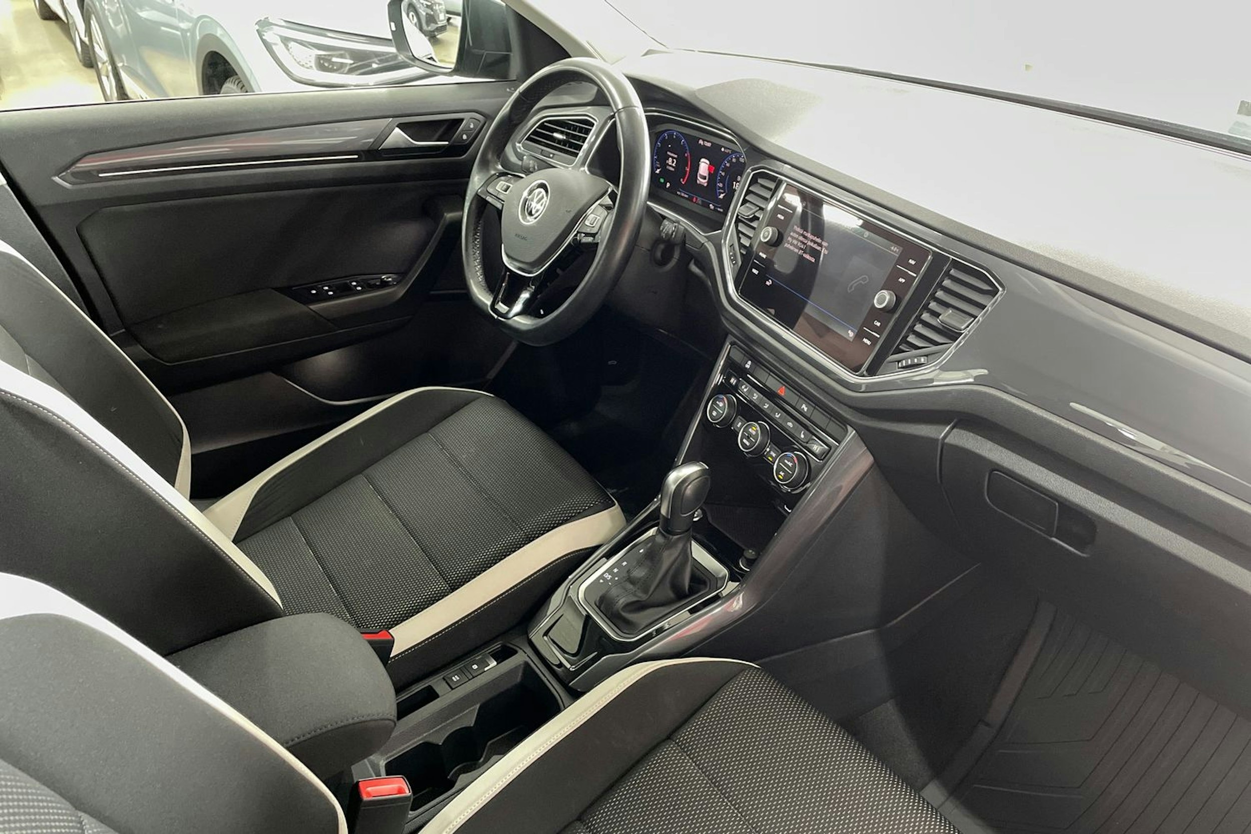 Harmaa Volkswagen T-Roc 2021 kuva 15.