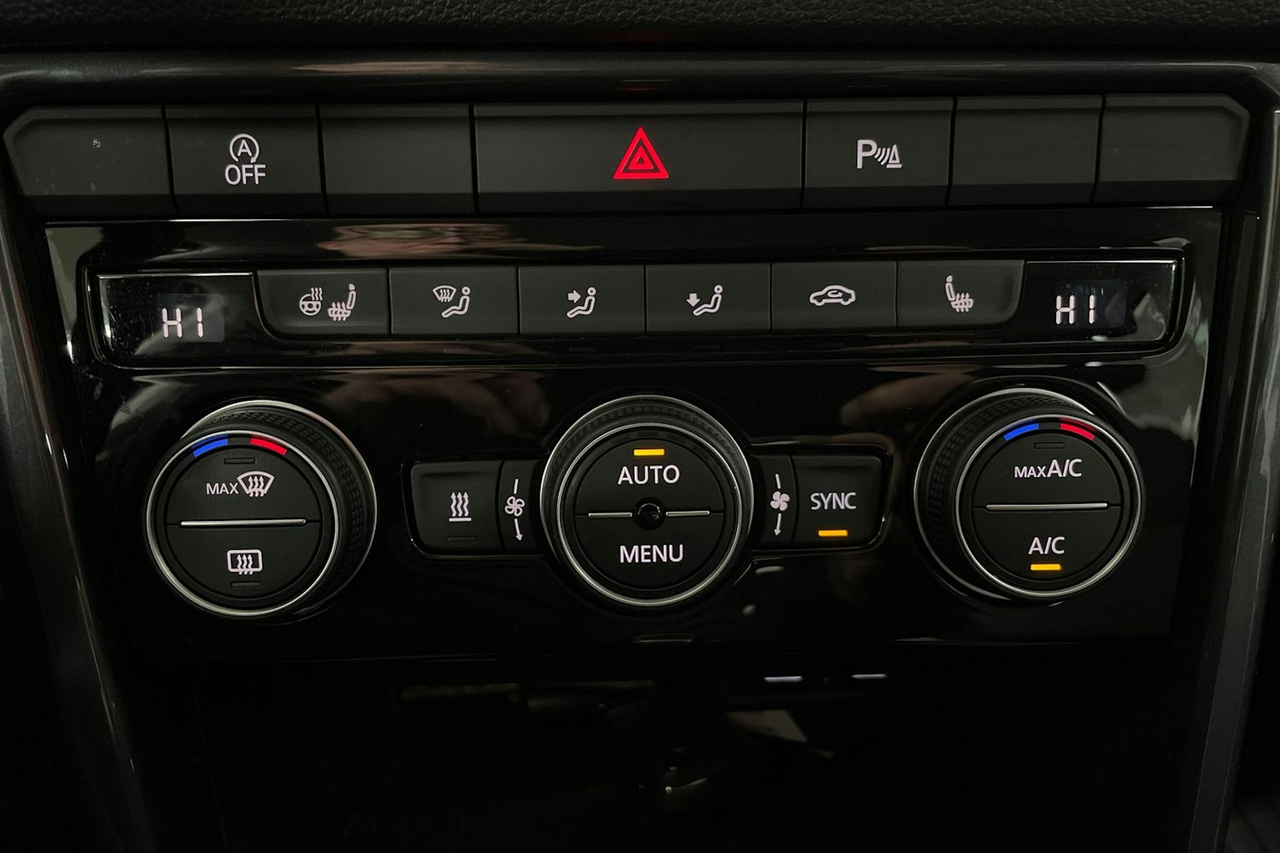 Harmaa Volkswagen T-Roc 2021 kuva 22.