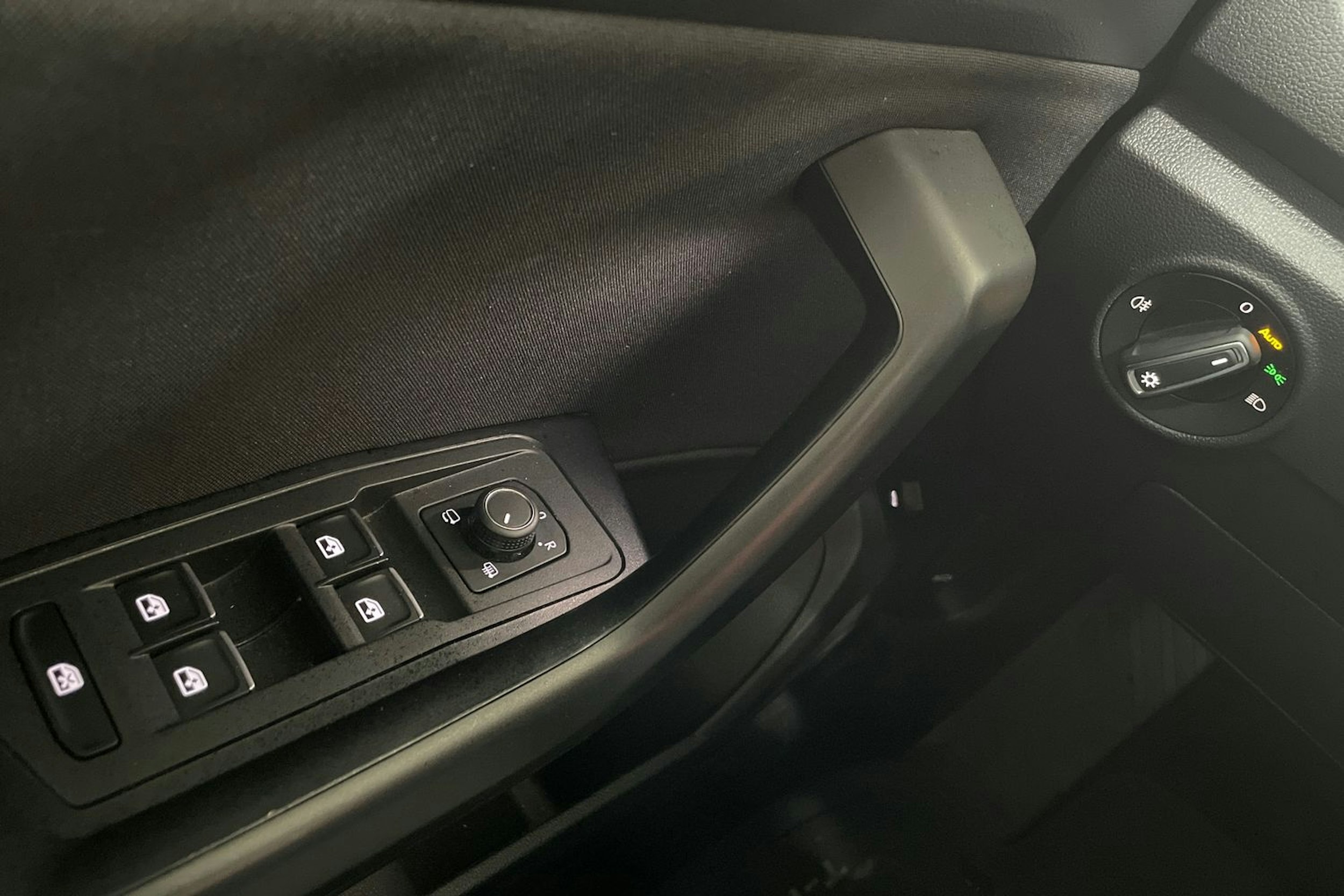 Harmaa Volkswagen T-Roc 2021 kuva 26.