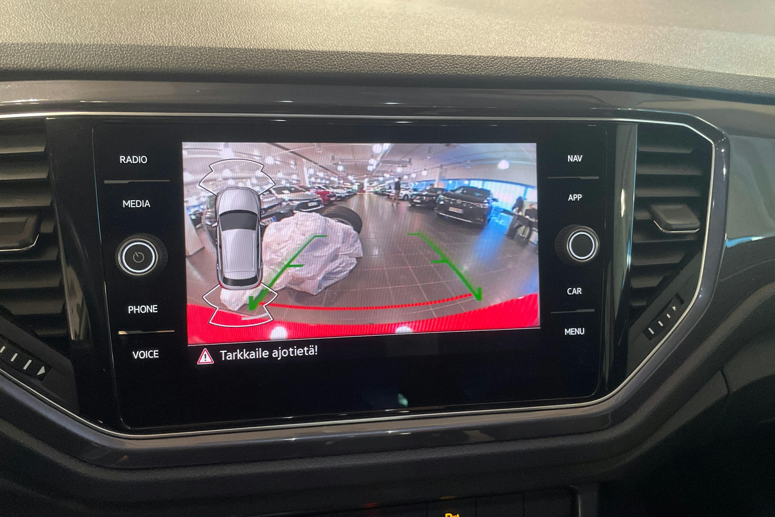 punainen Volkswagen T-Roc 2021 kuva 18.