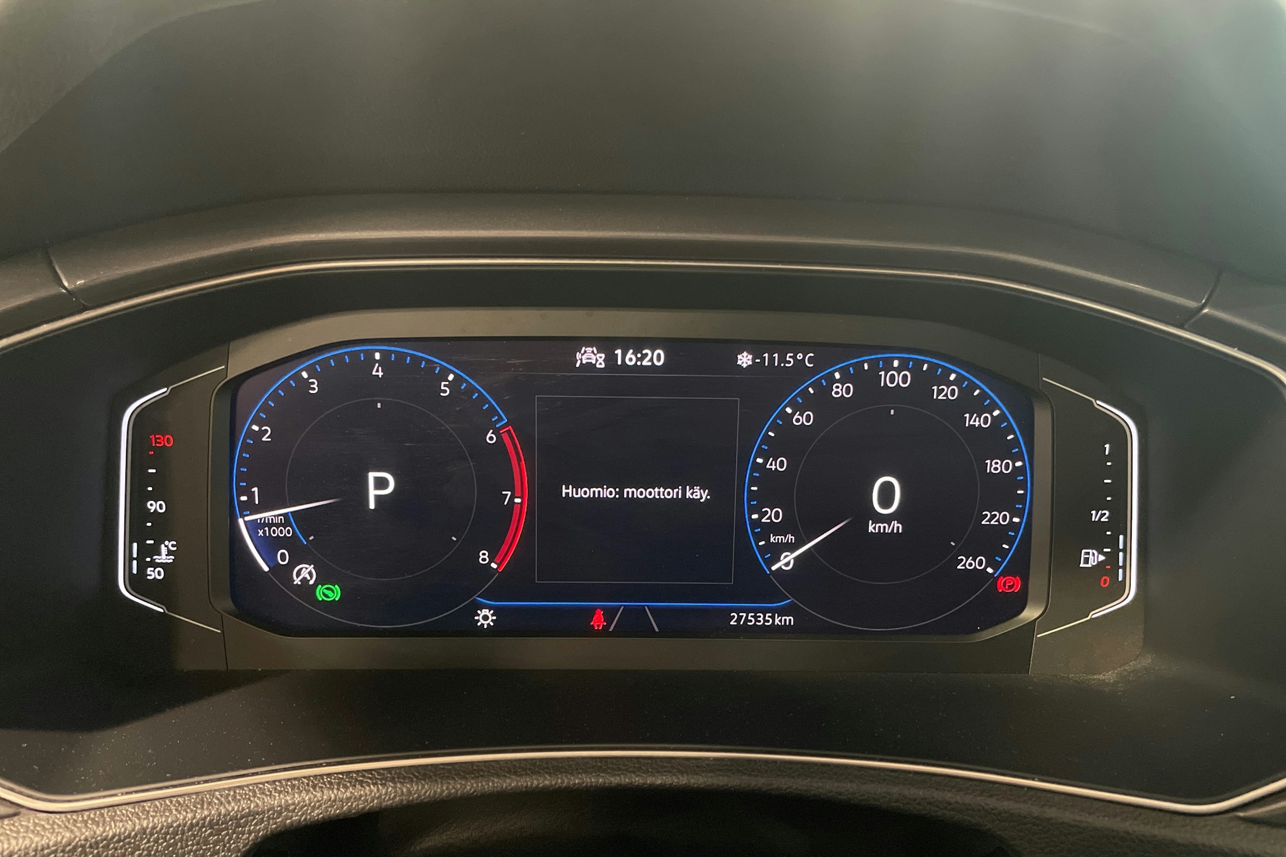 punainen Volkswagen T-Roc 2021 kuva 20.