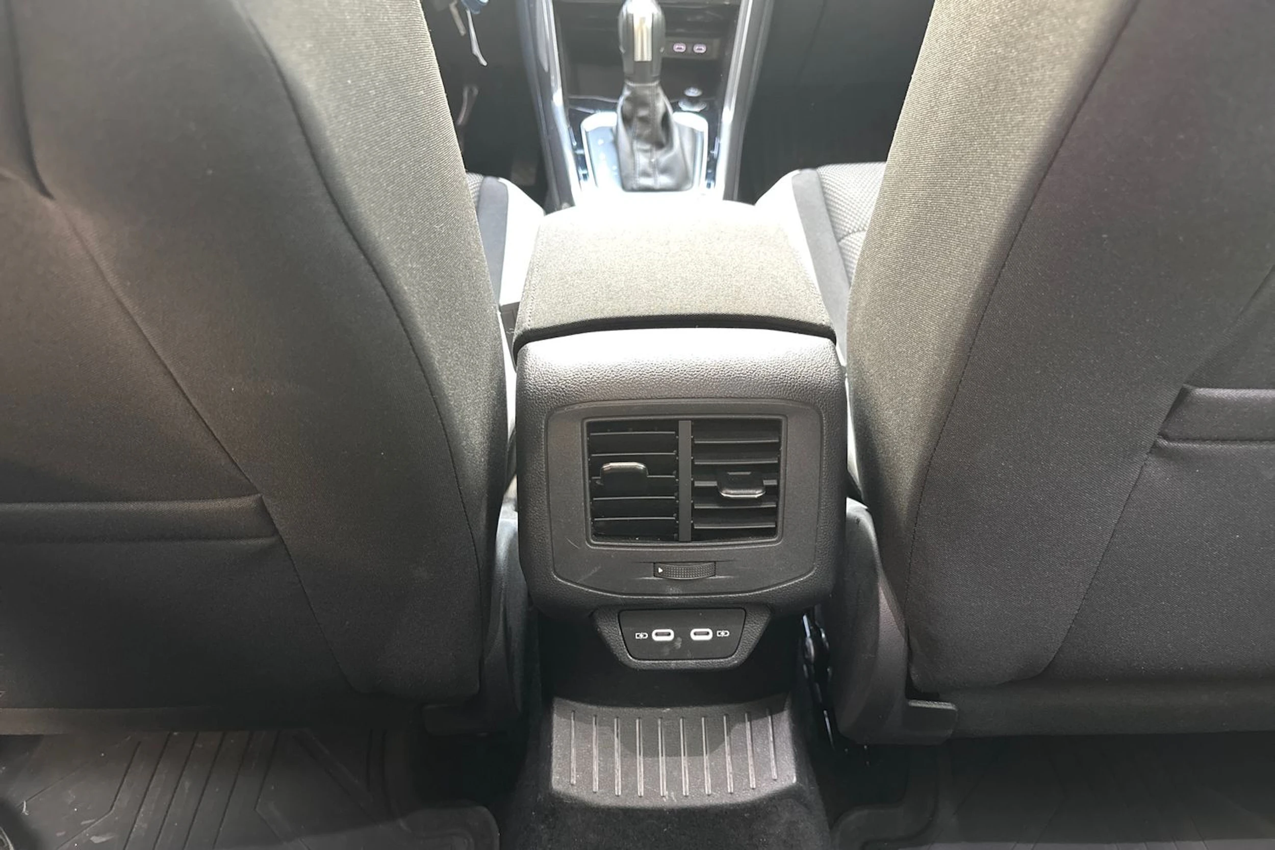 harmaa Volkswagen T-Roc 2021 kuva 17.