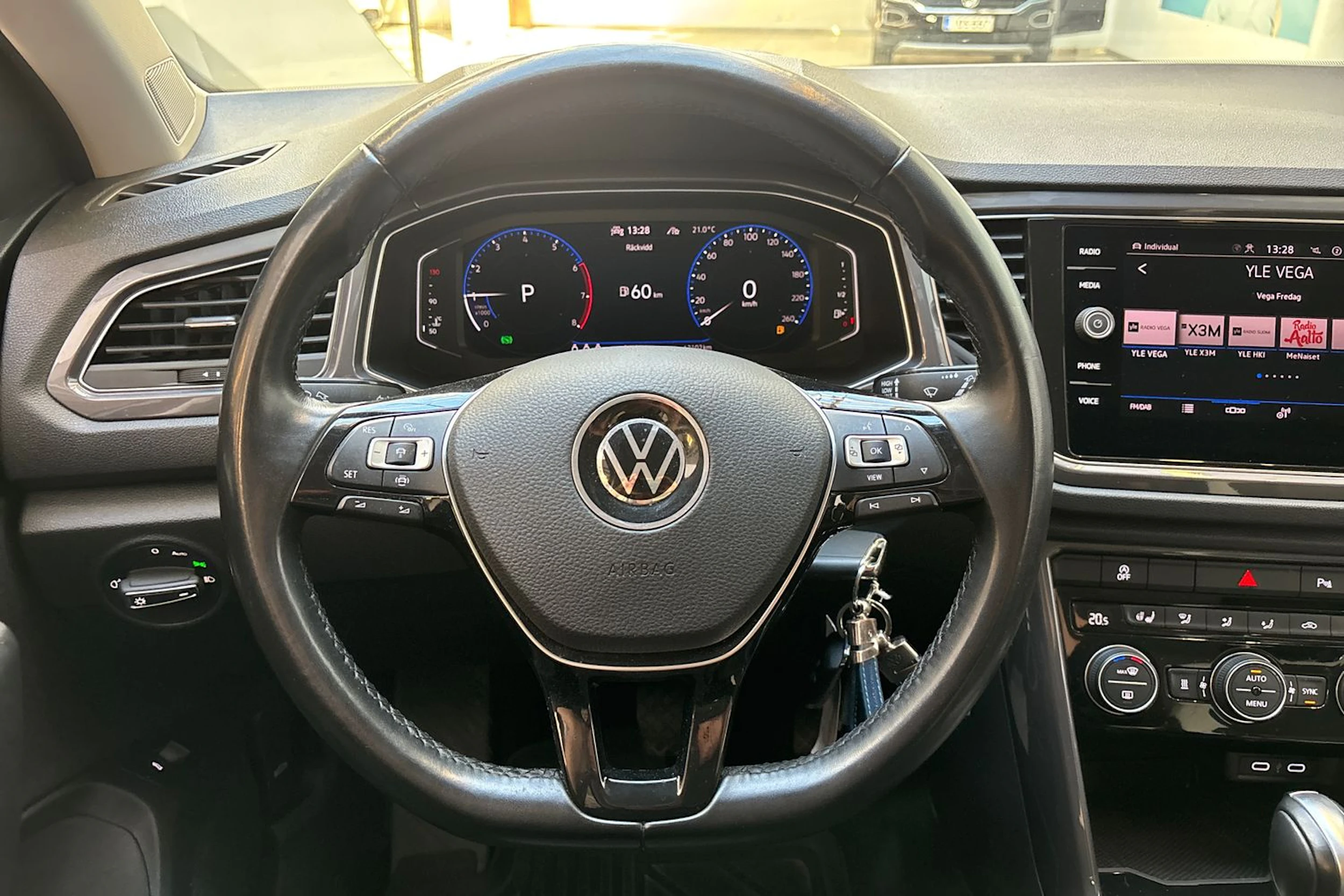 harmaa Volkswagen T-Roc 2021 kuva 19.
