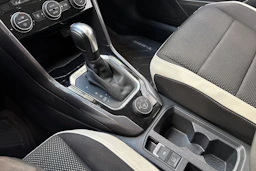 harmaa Volkswagen T-Roc 2021 kuva 24.