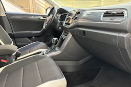 harmaa Volkswagen T-Roc 2021 kuva 26.