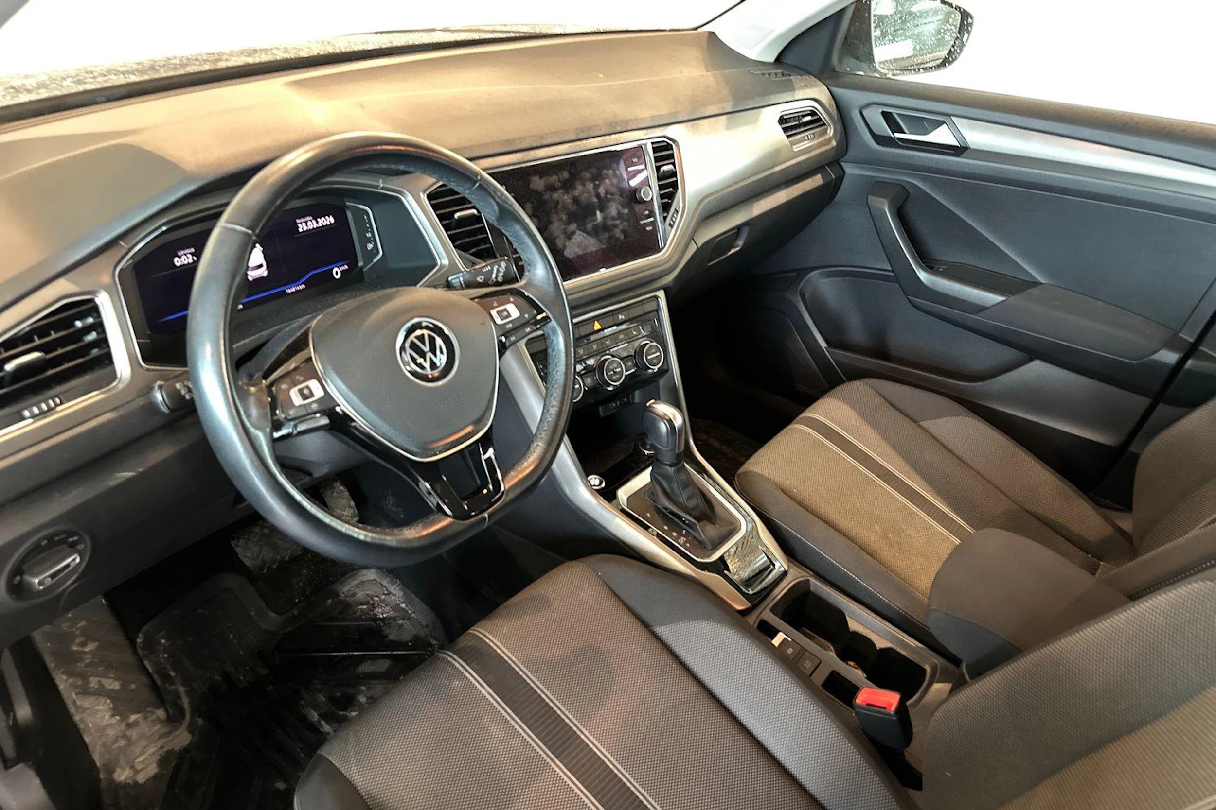 Musta Volkswagen T-Roc 2021 kuva 3.