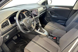 Musta Volkswagen T-Roc 2021 kuva 6.