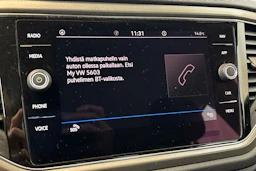 Musta Volkswagen T-Roc 2021 kuva 12.