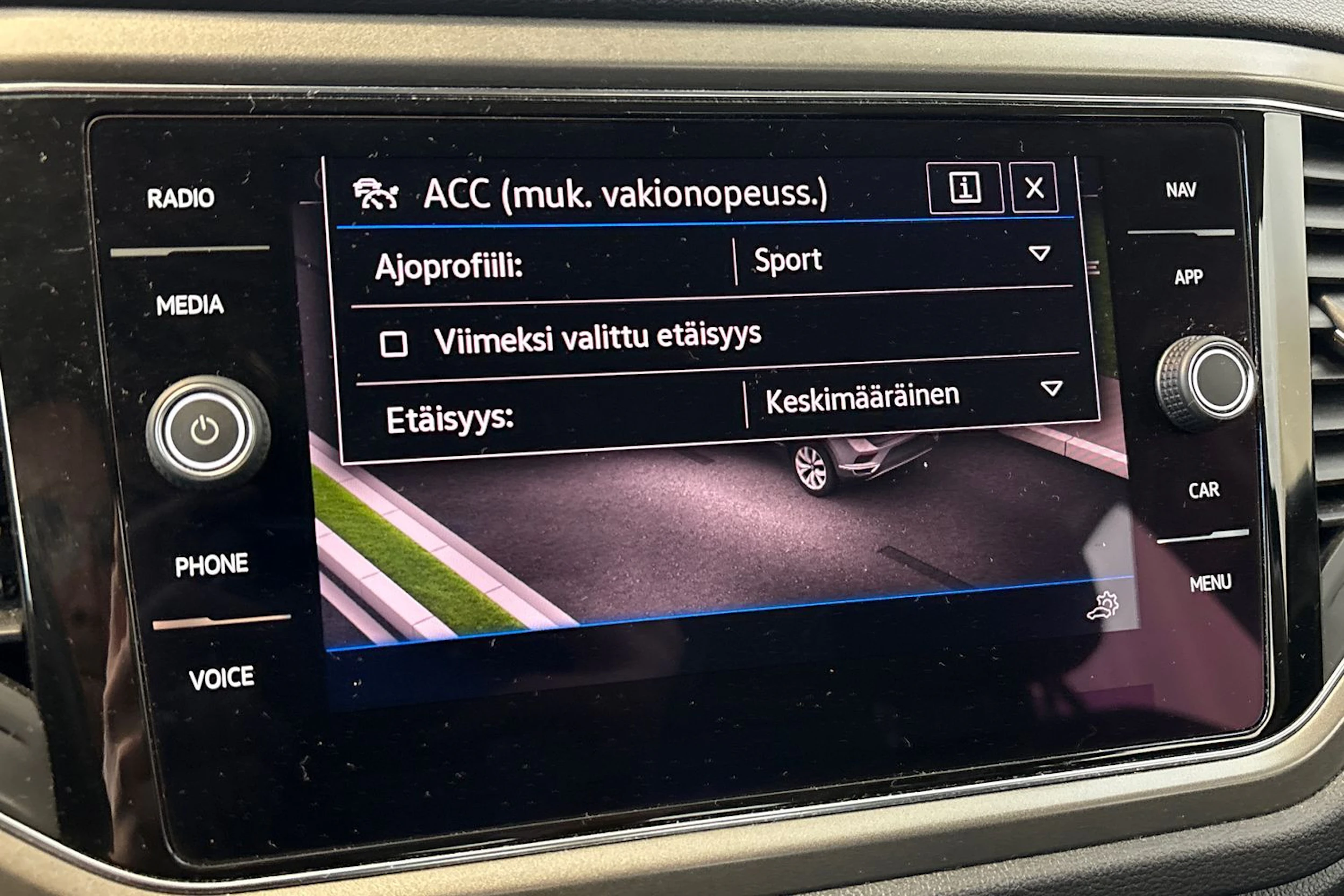 Musta Volkswagen T-Roc 2021 kuva 16.