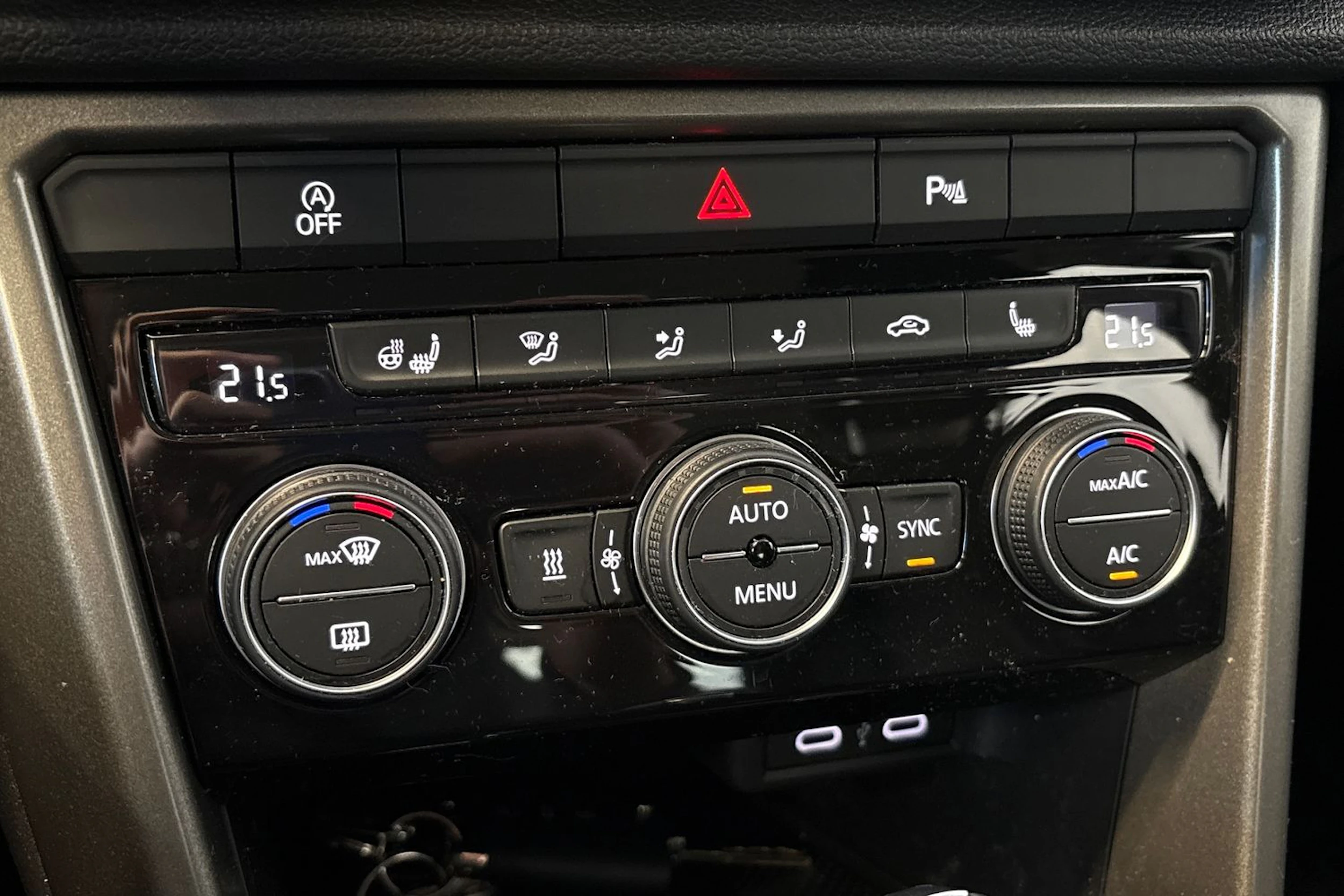 Musta Volkswagen T-Roc 2021 kuva 17.