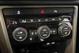 Musta Volkswagen T-Roc 2021 kuva 17.