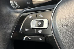 Musta Volkswagen T-Roc 2021 kuva 19.