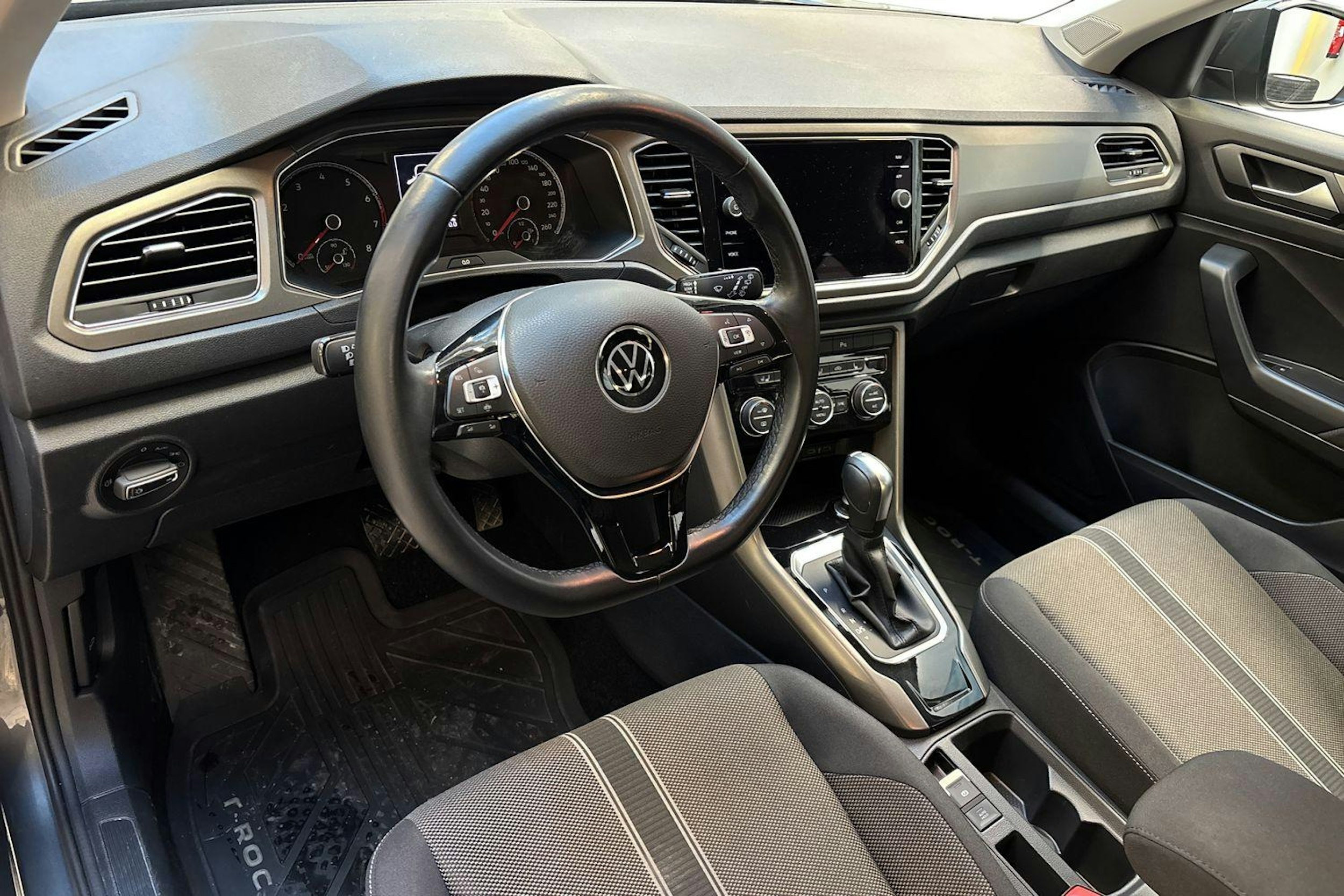 harmaa Volkswagen T-Roc 2021 kuva 7.