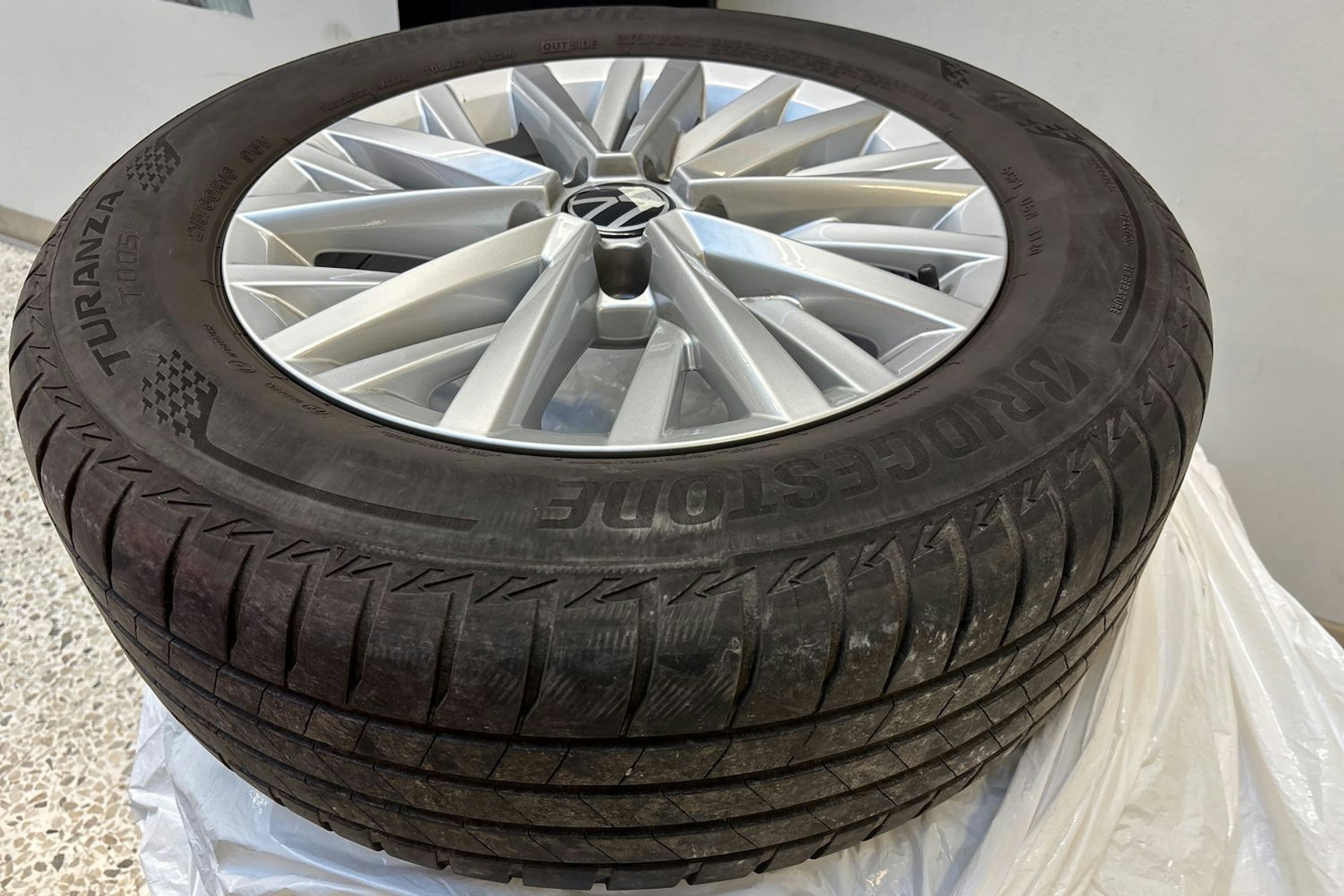 harmaa Volkswagen T-Roc 2021 kuva 14.