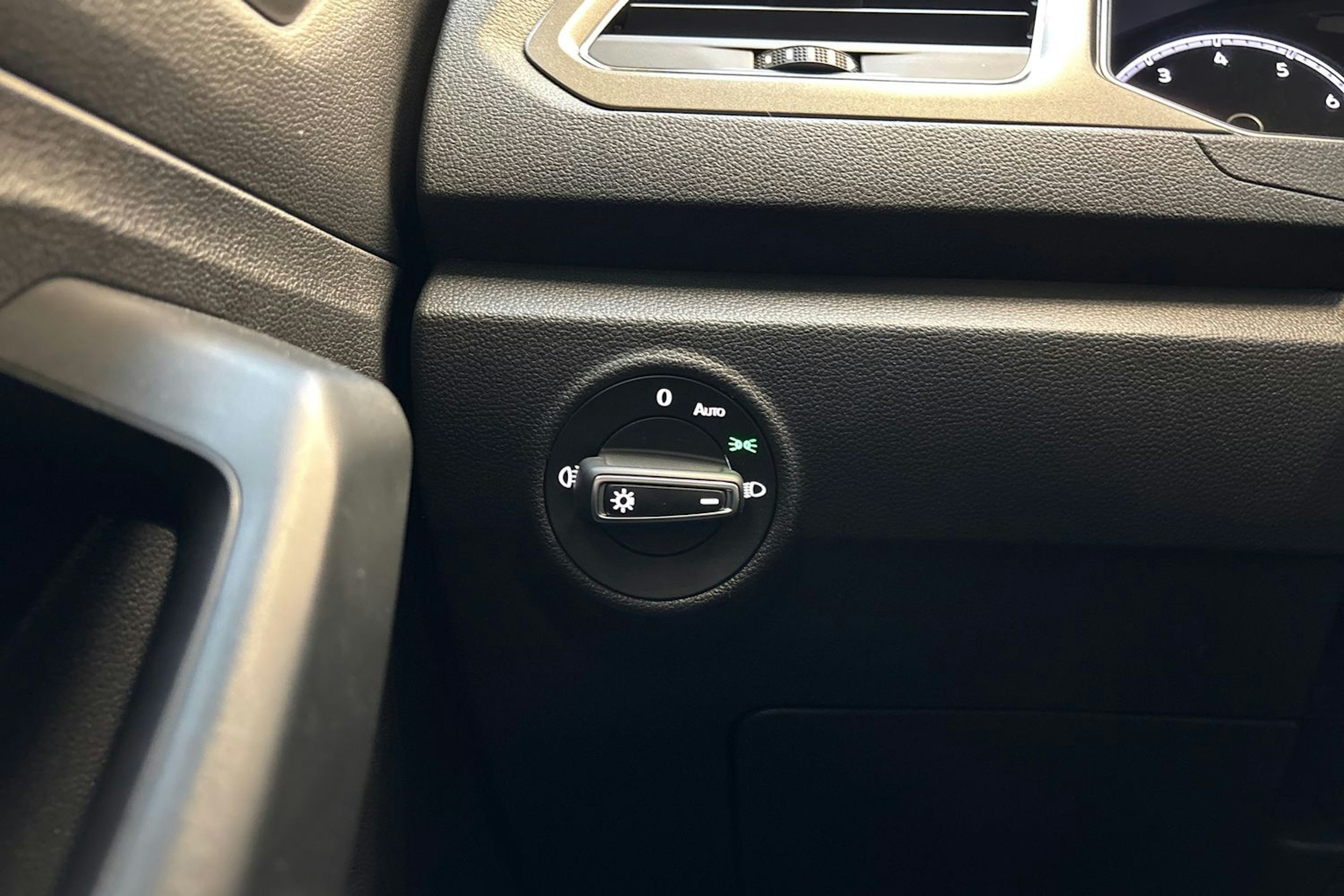 harmaa Volkswagen T-Roc 2021 kuva 18.