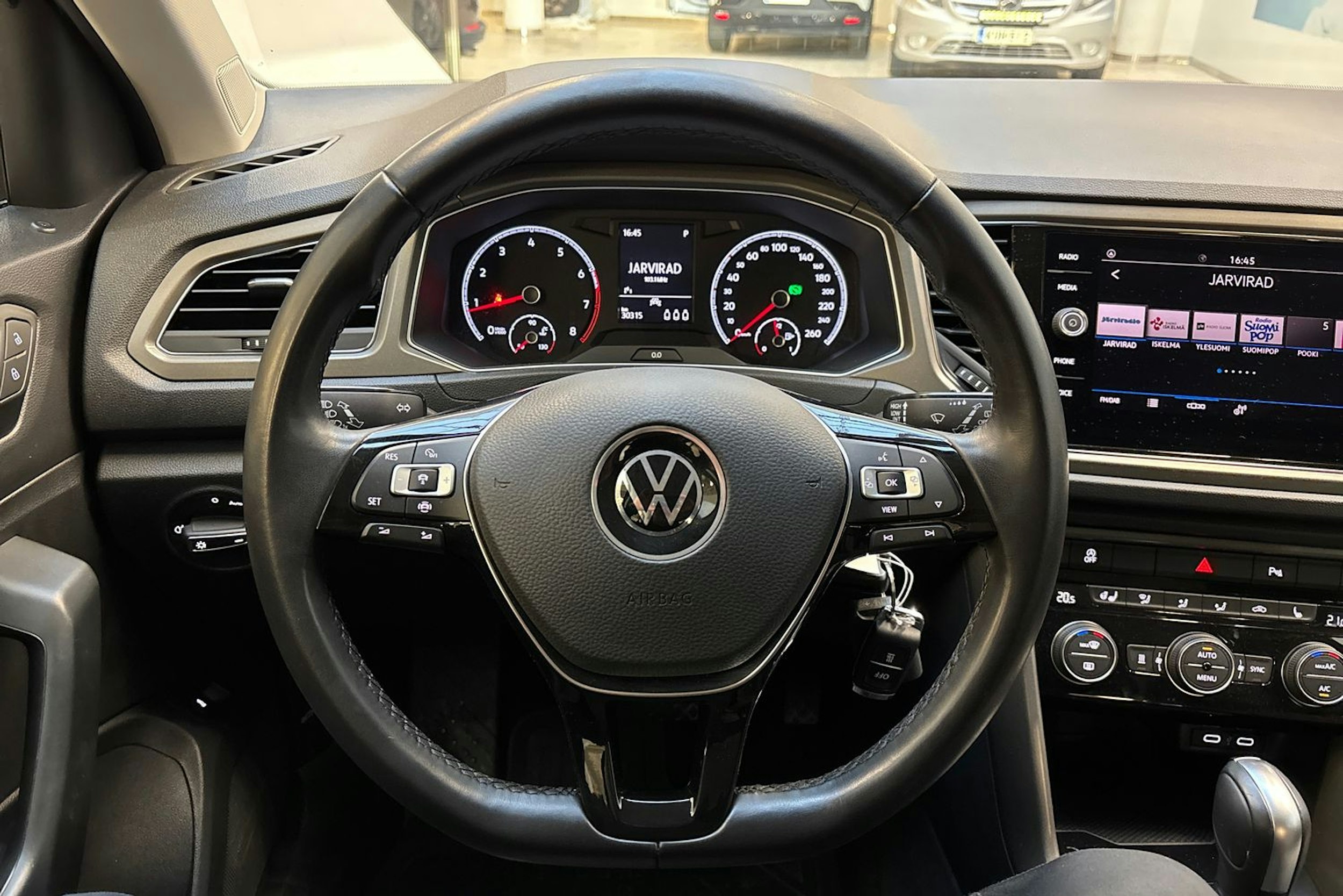 harmaa Volkswagen T-Roc 2021 kuva 19.