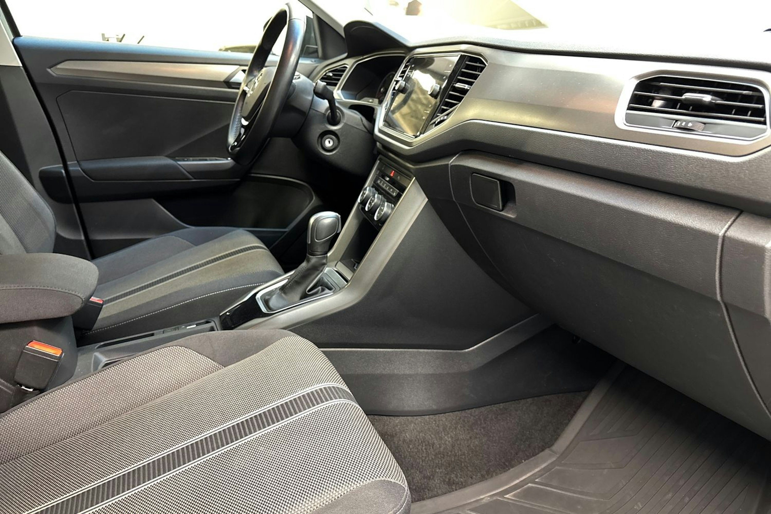 harmaa Volkswagen T-Roc 2021 kuva 25.