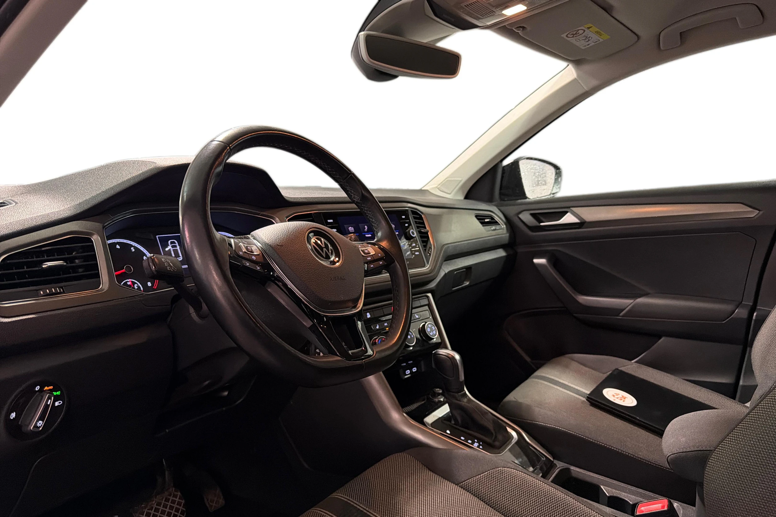 musta Volkswagen T-Roc 2021 kuva 3.