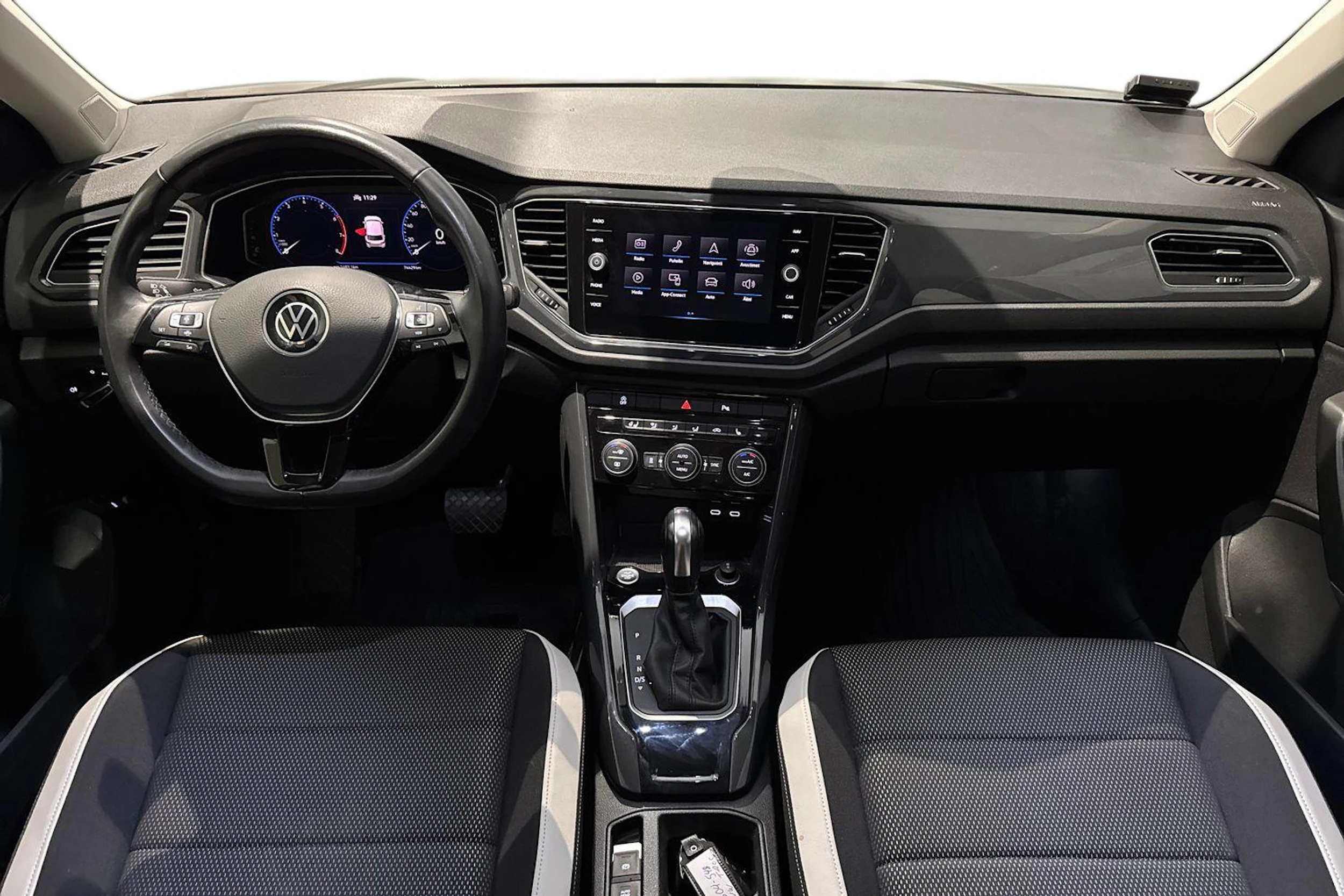 musta Volkswagen T-Roc 2021 kuva 10.