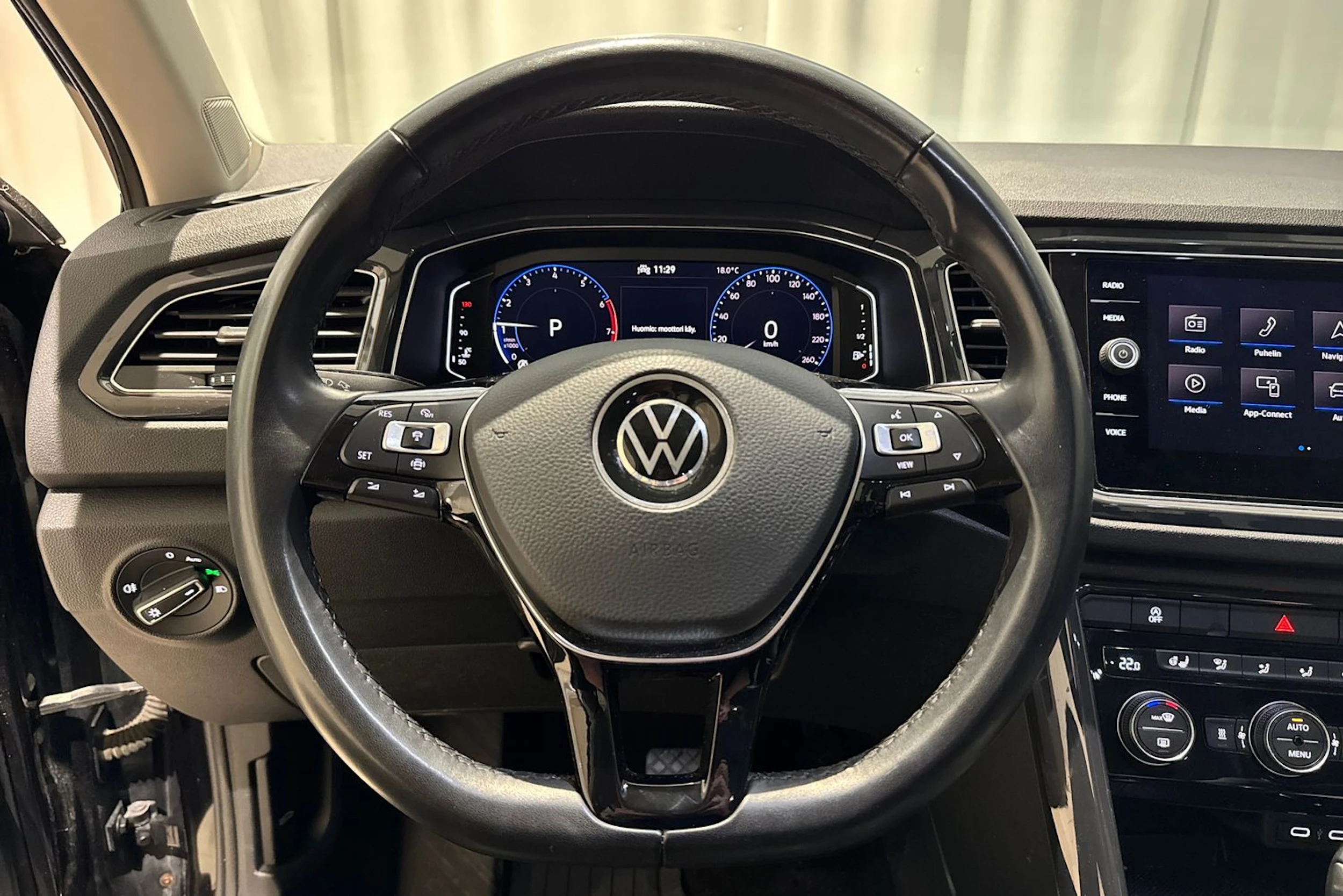 musta Volkswagen T-Roc 2021 kuva 19.