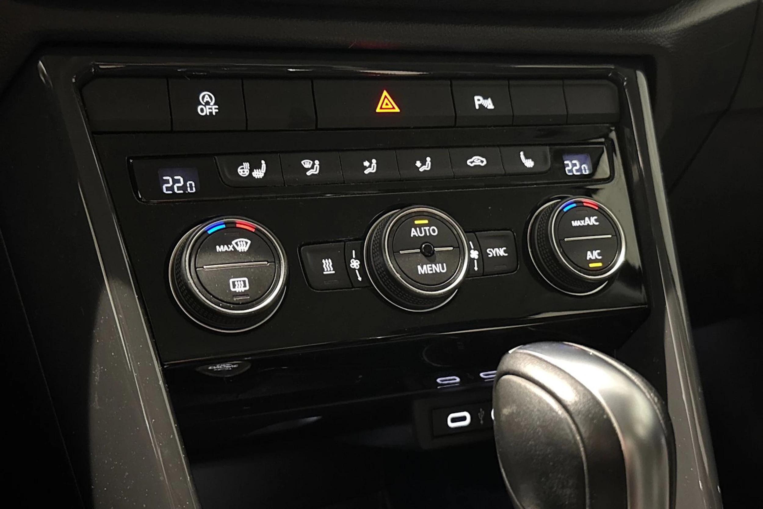 musta Volkswagen T-Roc 2021 kuva 32.