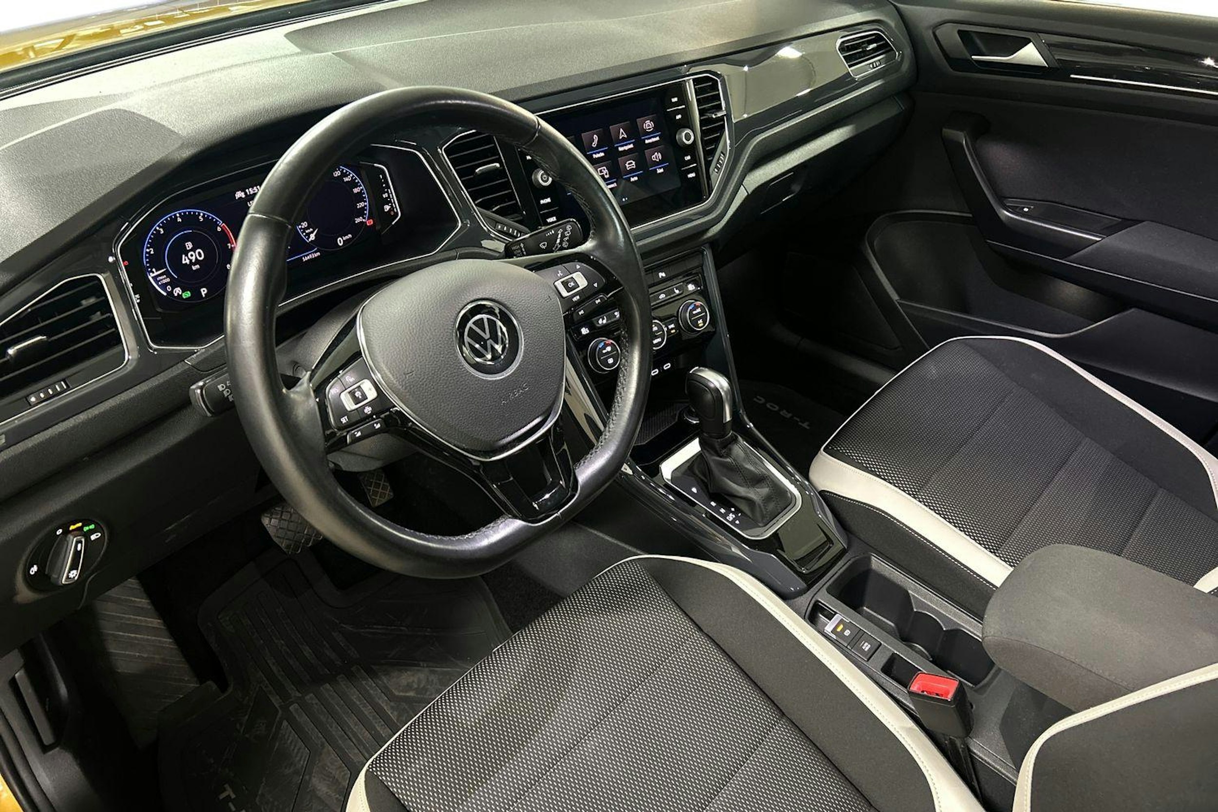 keltainen Volkswagen T-Roc 2021 kuva 10.