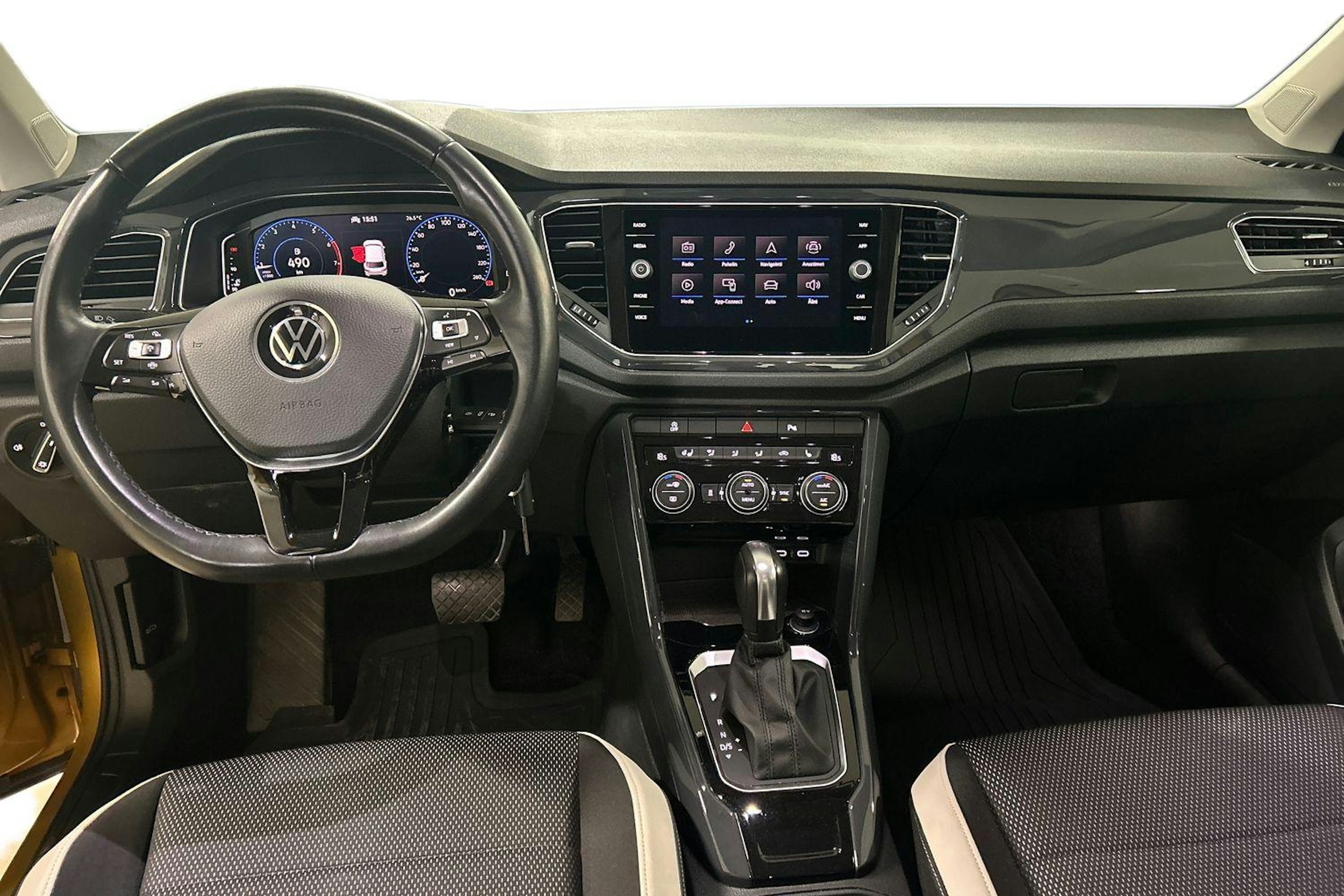 keltainen Volkswagen T-Roc 2021 kuva 12.