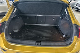 keltainen Volkswagen T-Roc 2021 kuva 17.