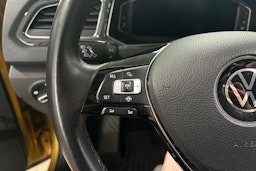 keltainen Volkswagen T-Roc 2021 kuva 18.