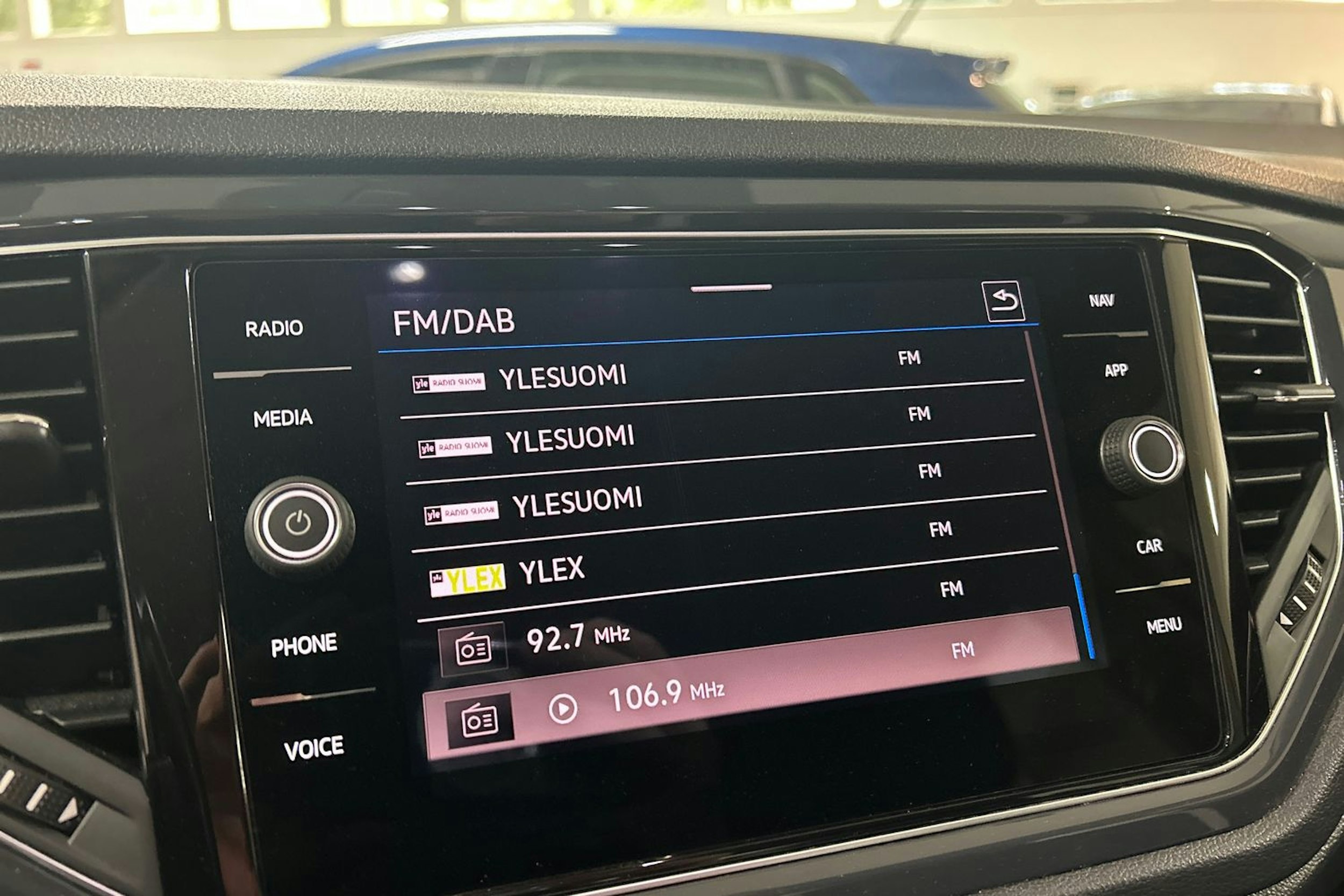 keltainen Volkswagen T-Roc 2021 kuva 21.