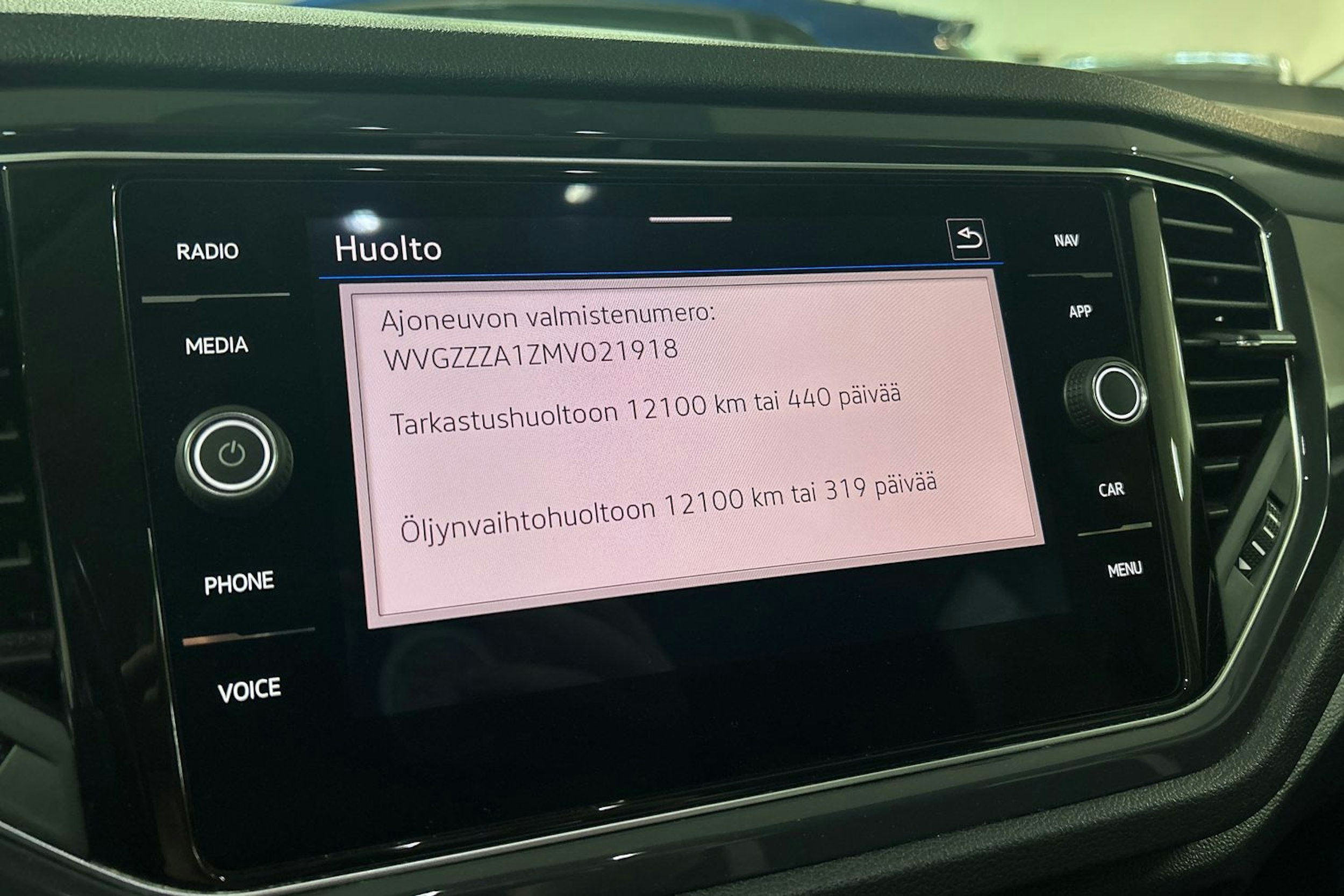 keltainen Volkswagen T-Roc 2021 kuva 24.