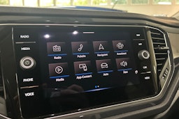 keltainen Volkswagen T-Roc 2021 kuva 25.