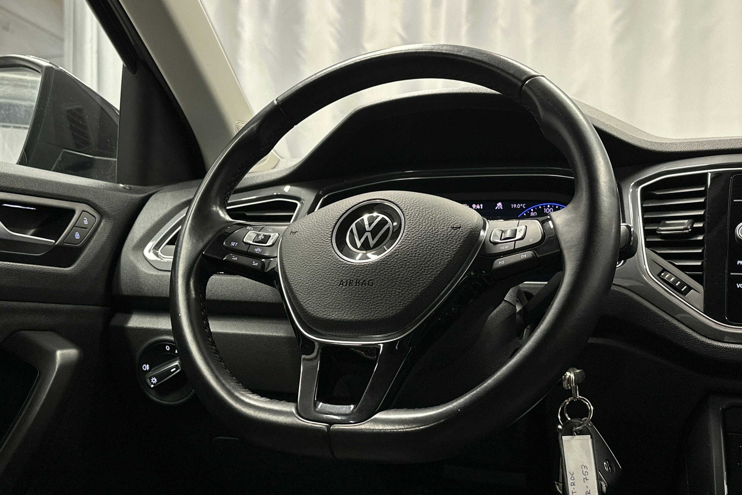 harmaa Volkswagen T-Roc 2021 kuva 16.