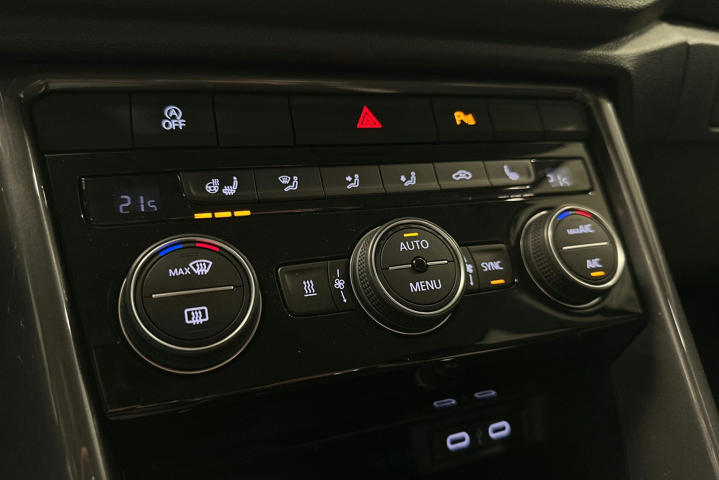harmaa Volkswagen T-Roc 2021 kuva 26.