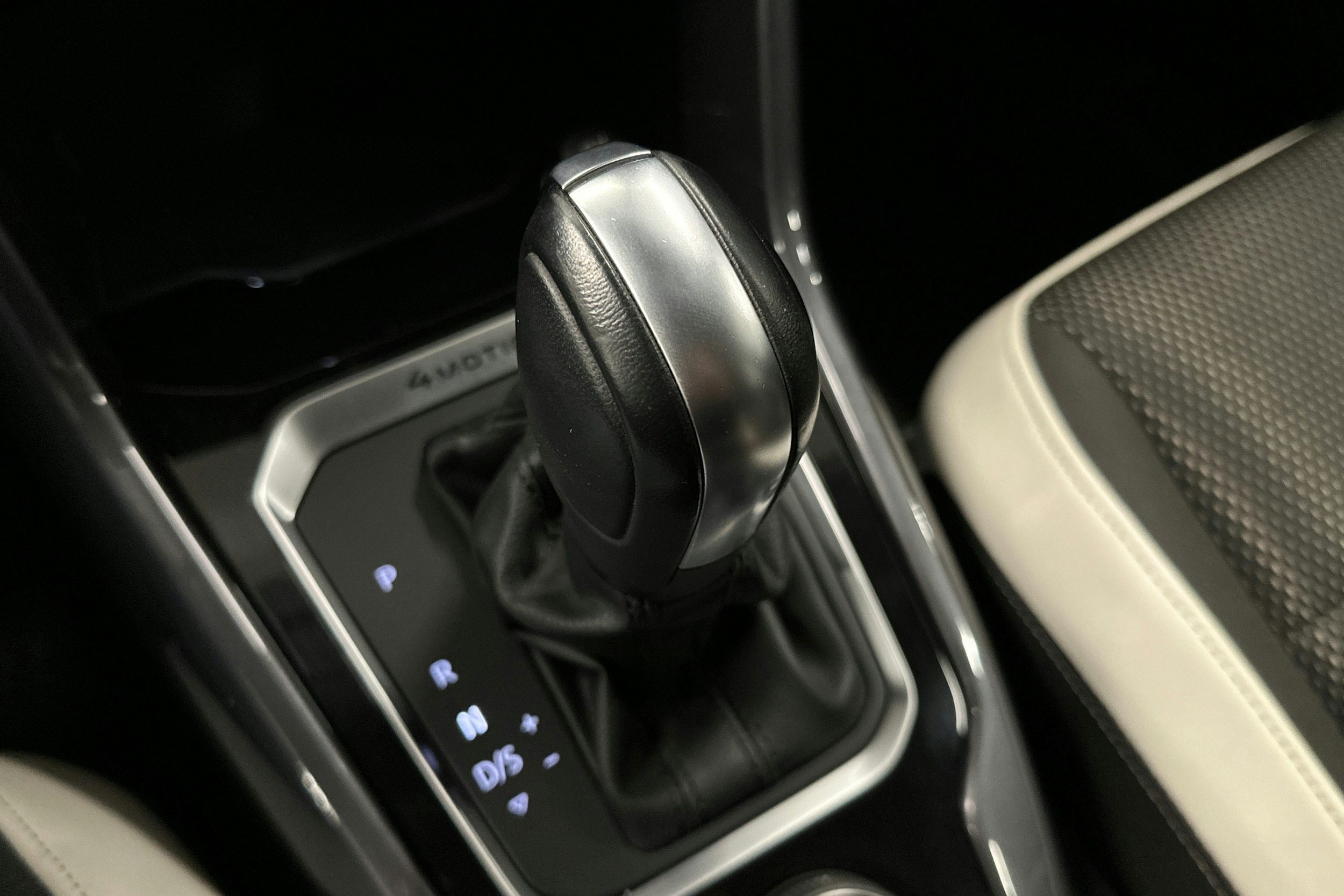 harmaa Volkswagen T-Roc 2021 kuva 27.