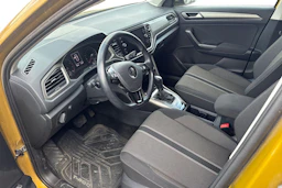 keltainen Volkswagen T-Roc 2021 kuva 3.