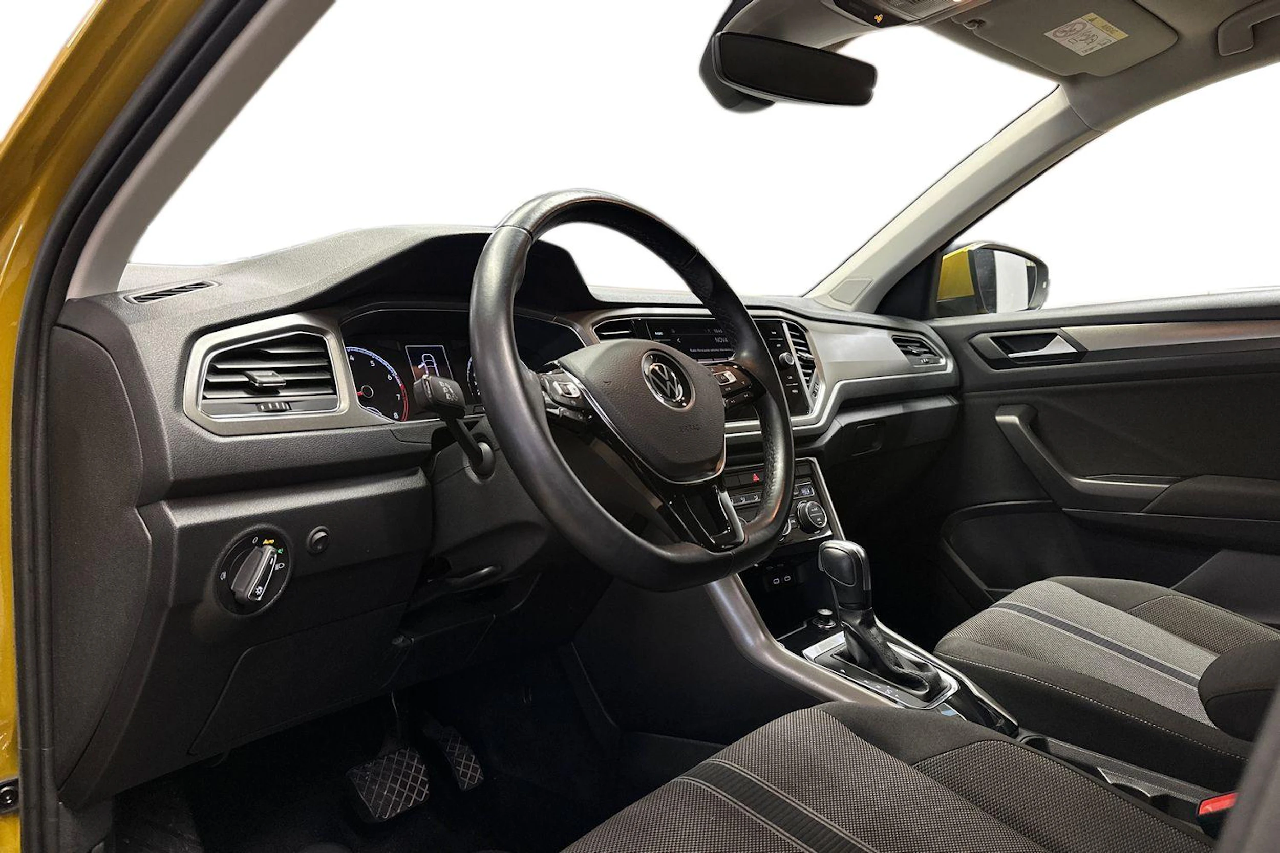 keltainen Volkswagen T-Roc 2021 kuva 6.