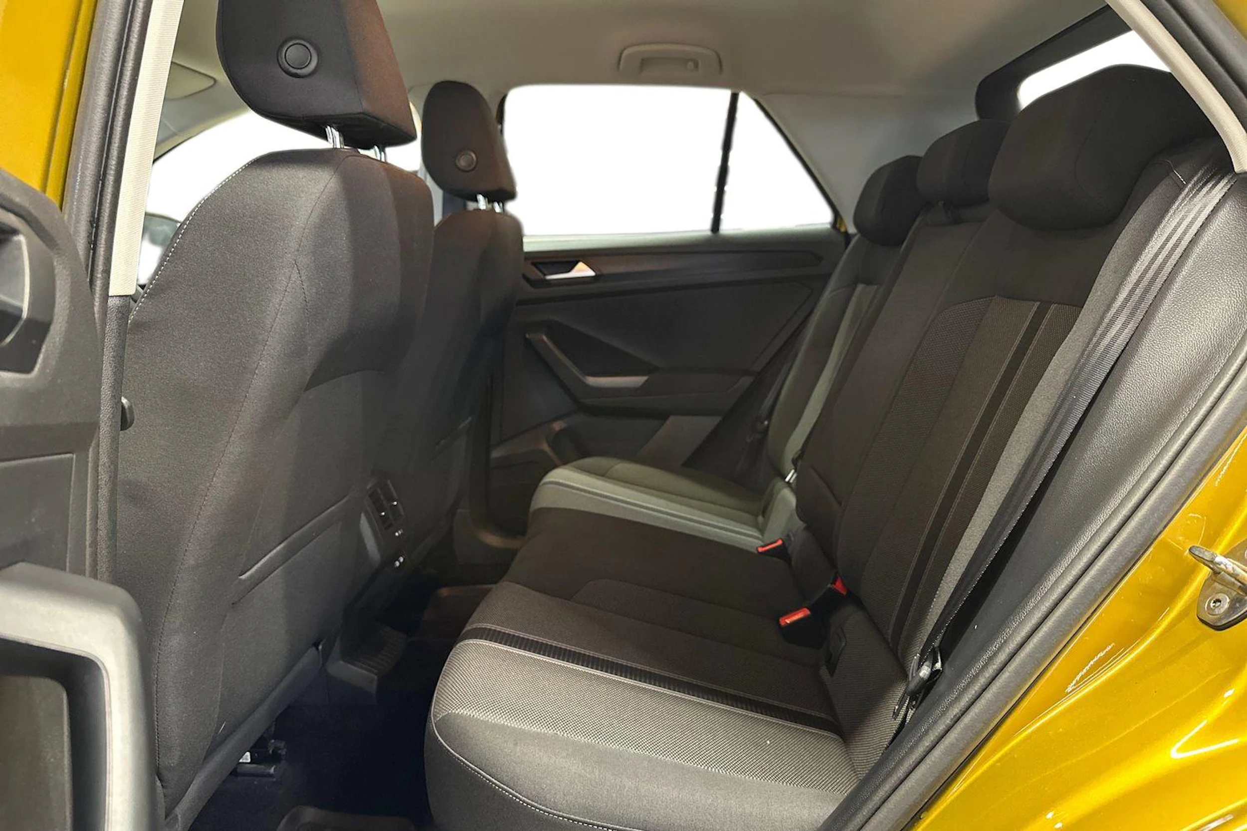 keltainen Volkswagen T-Roc 2021 kuva 8.